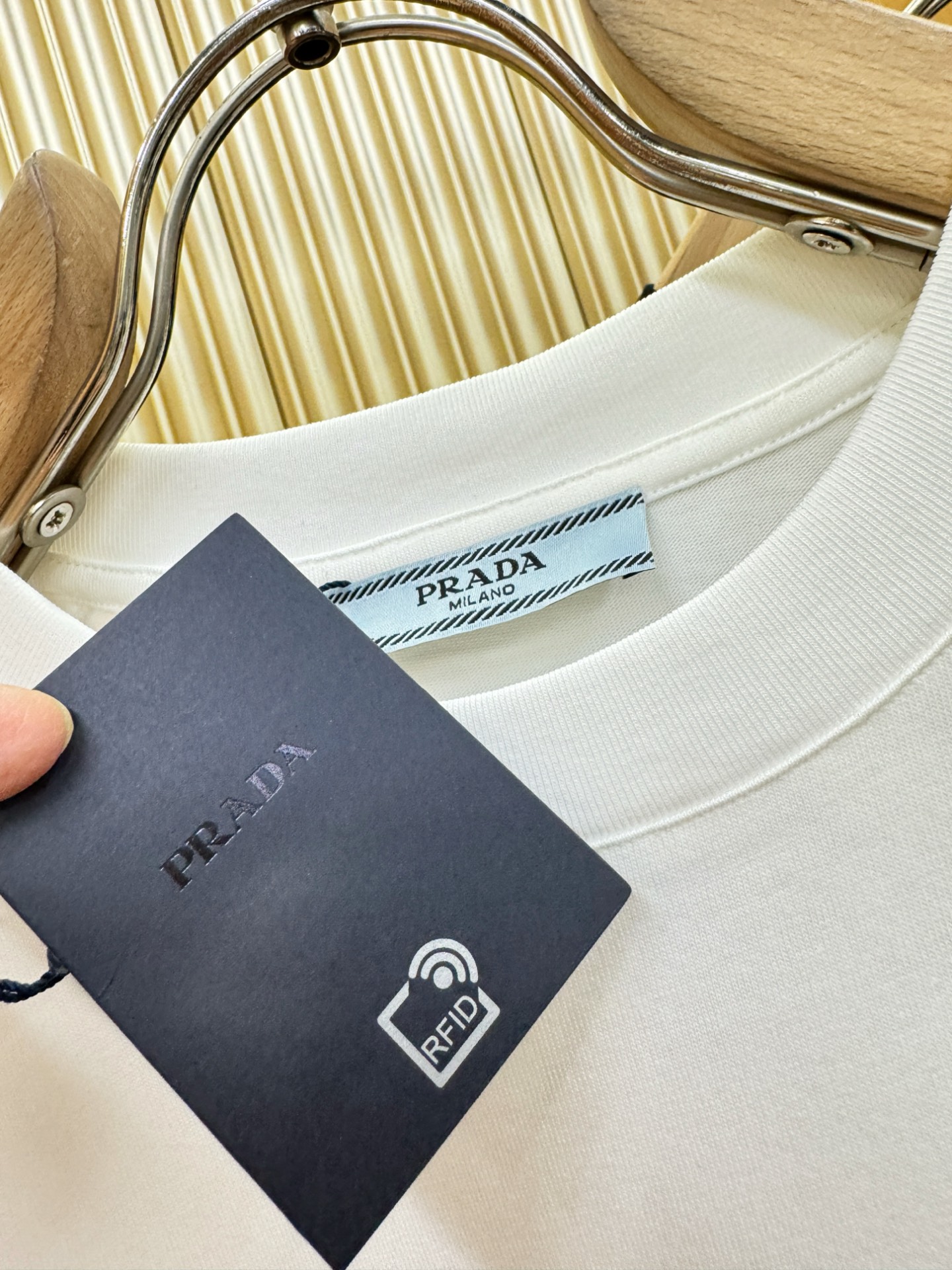 PRADA 普拉达 顶级品质 2026新品短袖！原版定制面料，手感柔软。顶级进口私货，时尚设计潮流短袖，