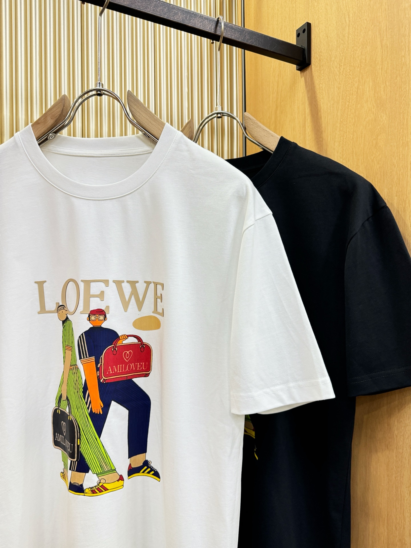 LOEWE罗意威 2026新款短袖T恤！走秀图案时尚休闲短袖T恤衫！设计logo设计！极具设计精选客供面