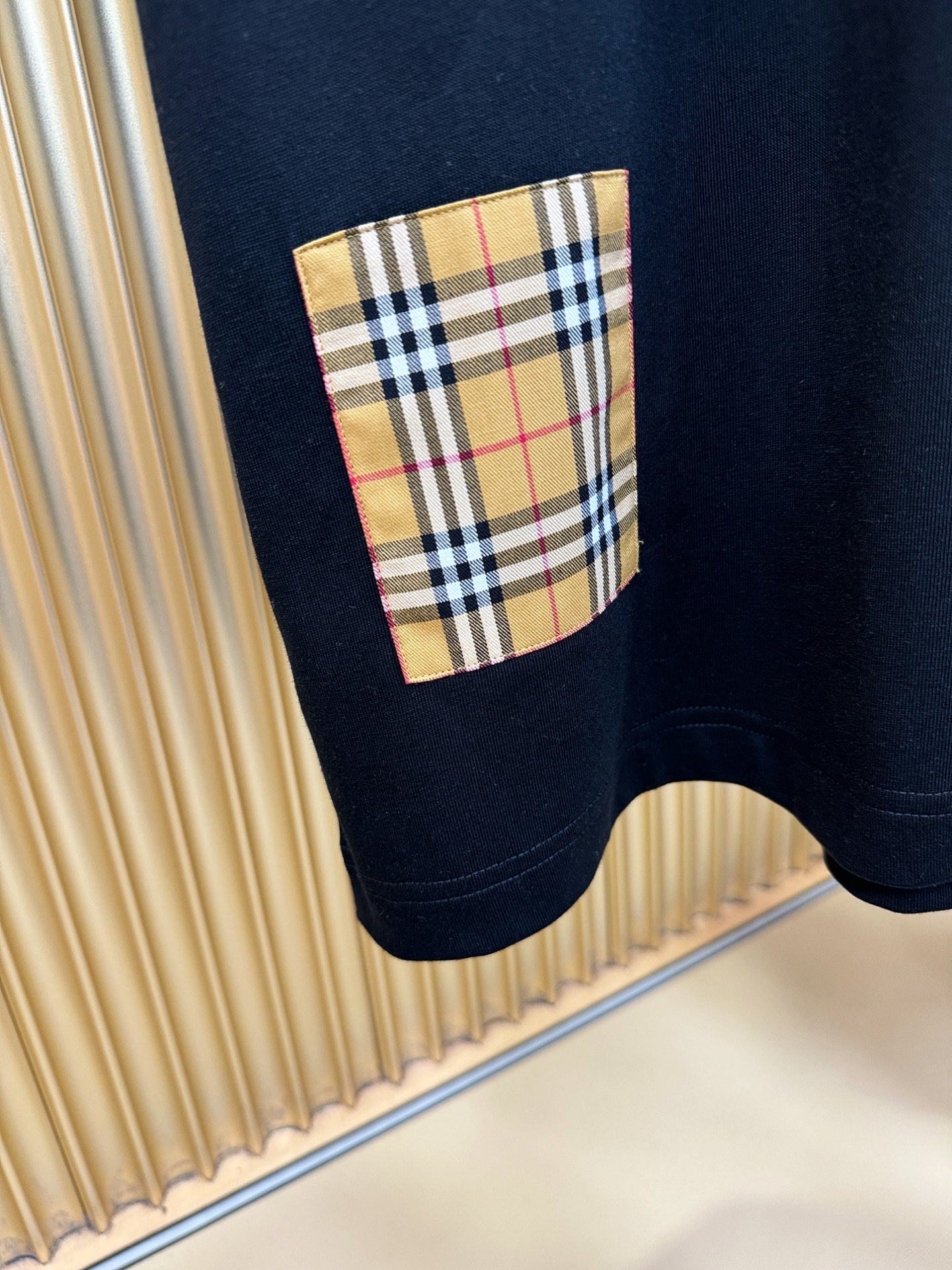 BURBERRY巴宝莉 顶级品质 2026新品短袖！原版定制面料，手感柔软。顶级进口私货，时尚设计潮流短