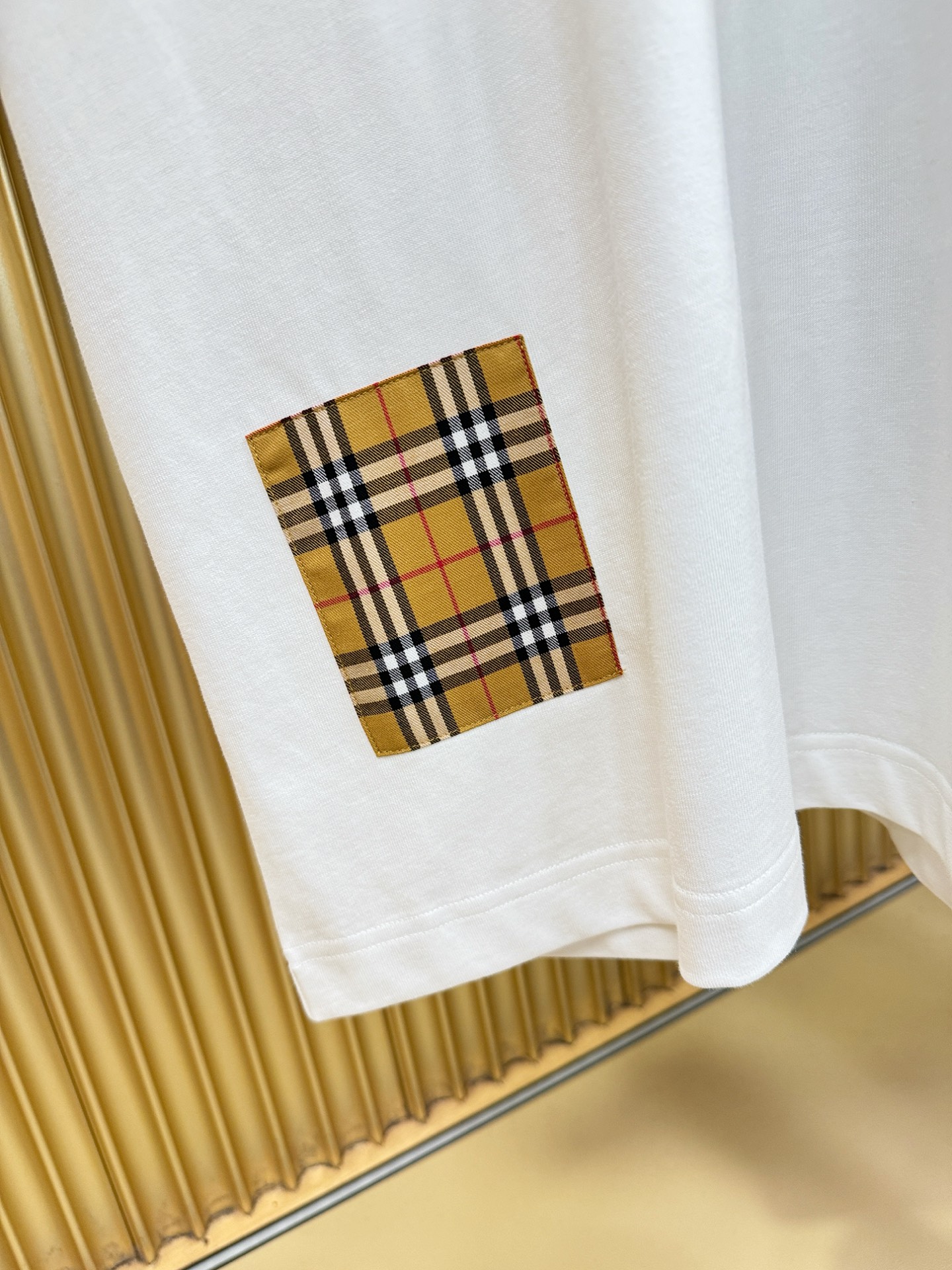 BURBERRY巴宝莉 顶级品质 2026新品短袖！原版定制面料，手感柔软。顶级进口私货，时尚设计潮流短