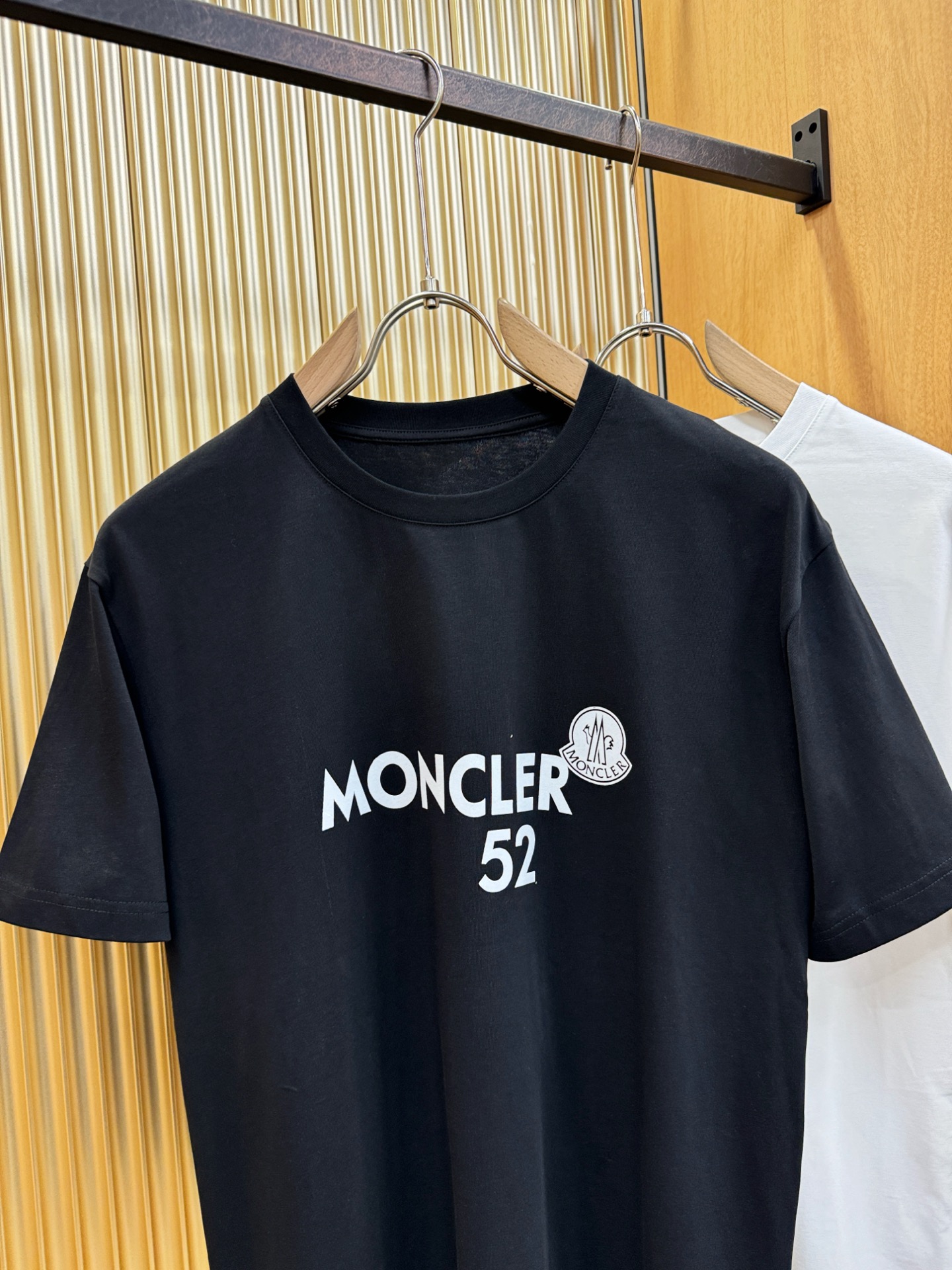 Moncler蒙口 2026新款短袖T恤！走秀图案时尚休闲短袖T恤衫！设计logo设计！极具设计精选客供