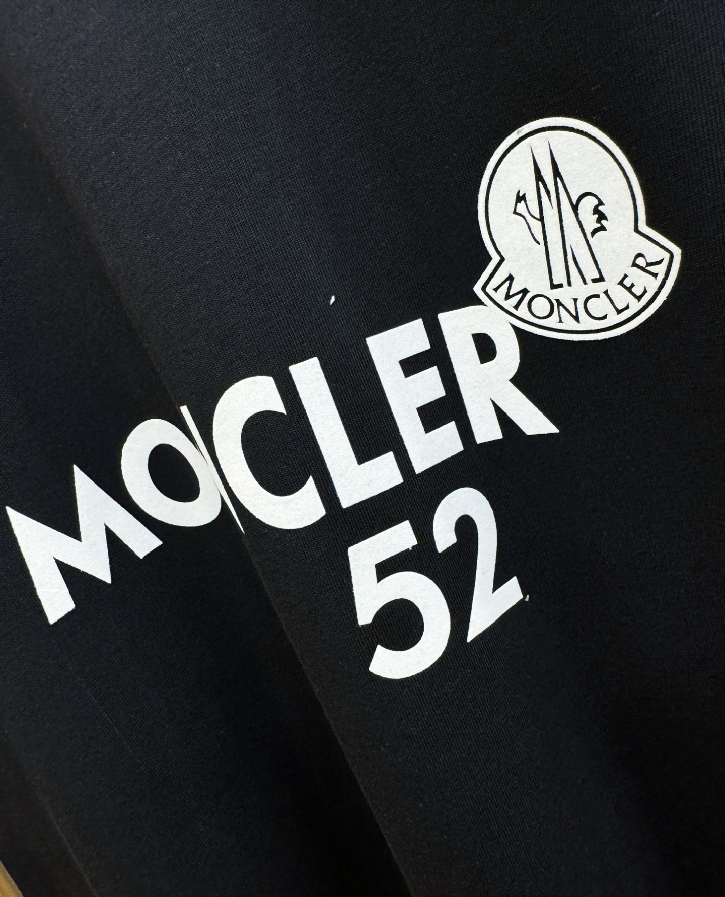 Moncler蒙口 2026新款短袖T恤！走秀图案时尚休闲短袖T恤衫！设计logo设计！极具设计精选客供