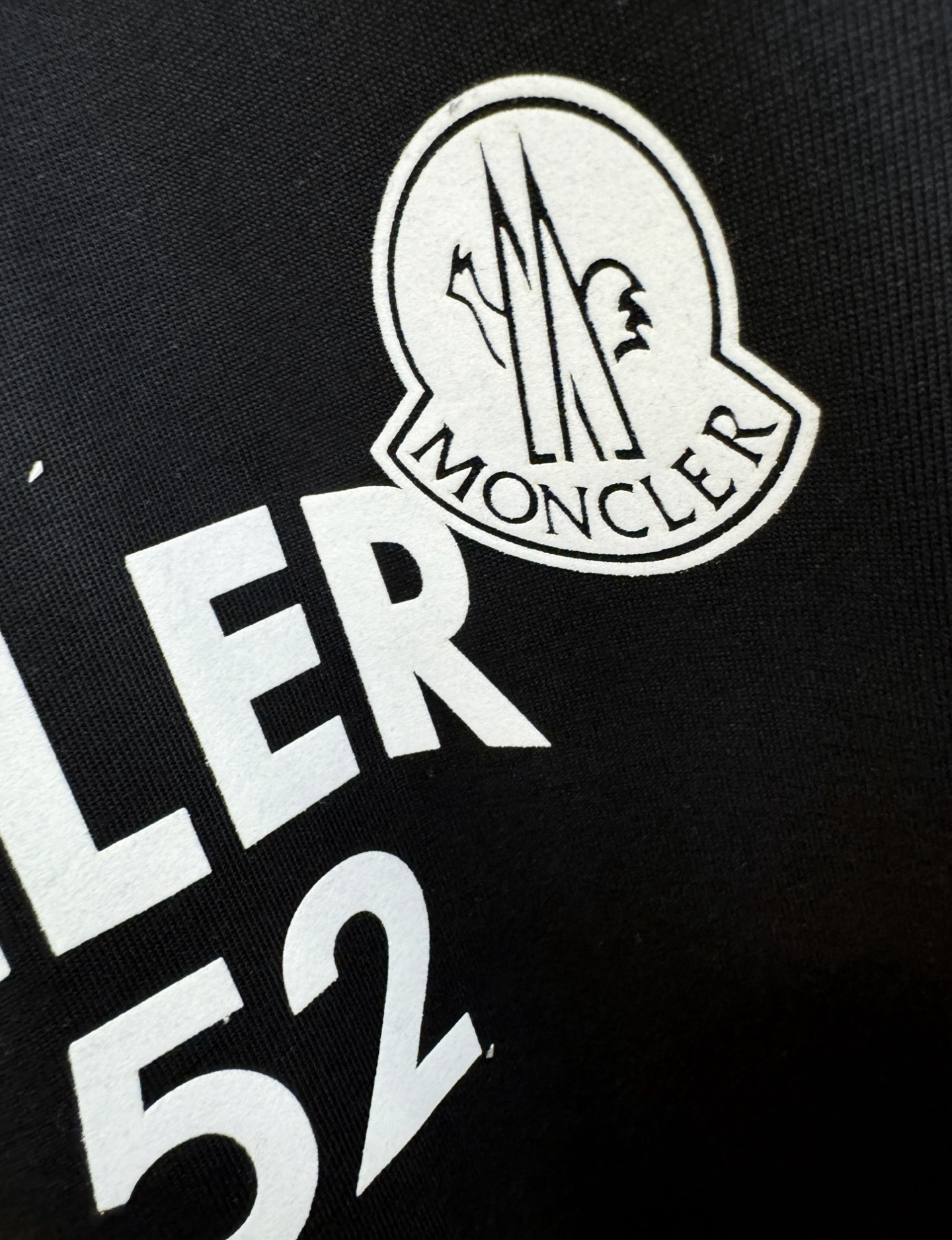 Moncler蒙口 2026新款短袖T恤！走秀图案时尚休闲短袖T恤衫！设计logo设计！极具设计精选客供