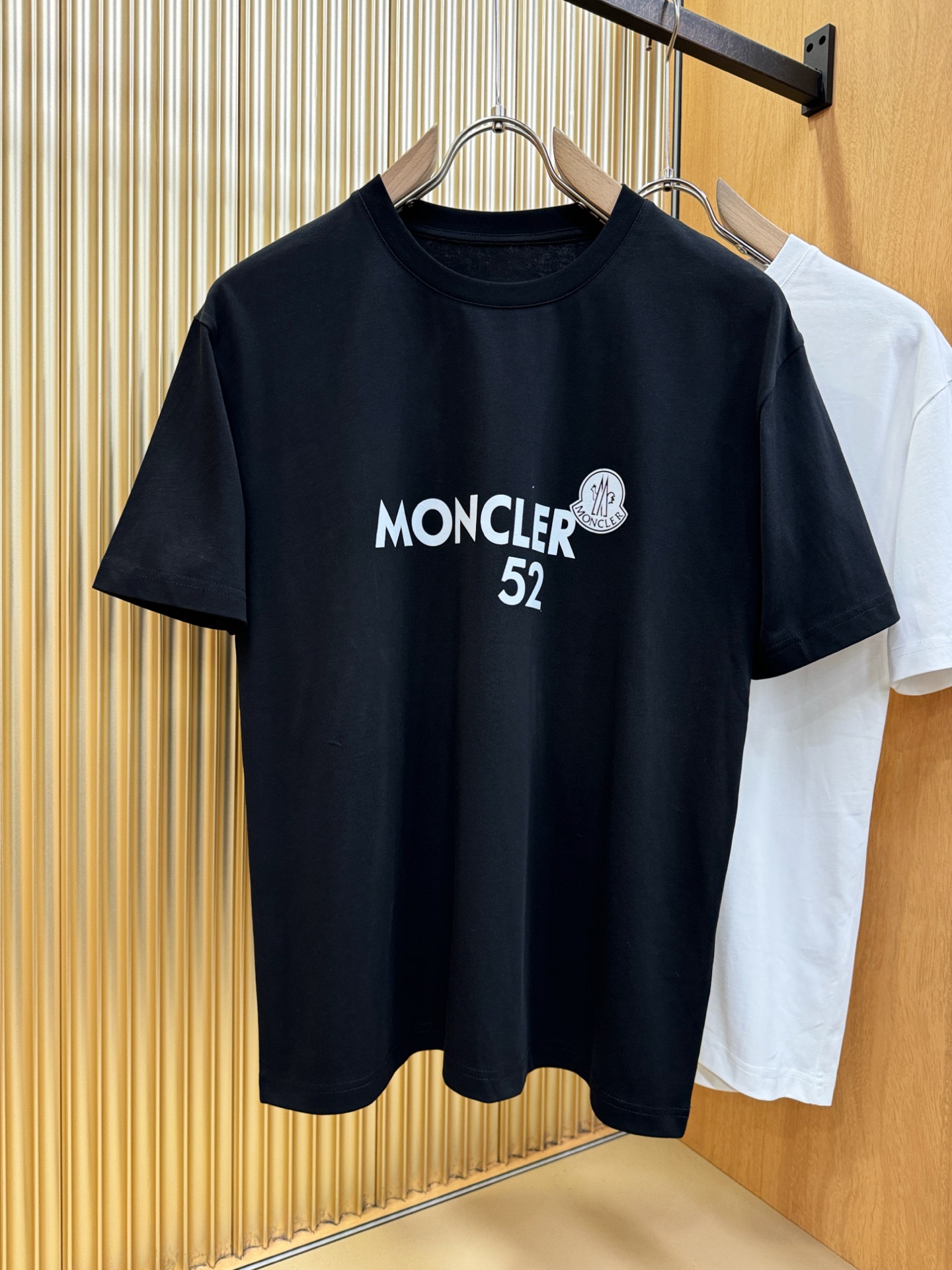 Moncler蒙口 2026新款短袖T恤！走秀图案时尚休闲短袖T恤衫！设计logo设计！极具设计精选客供