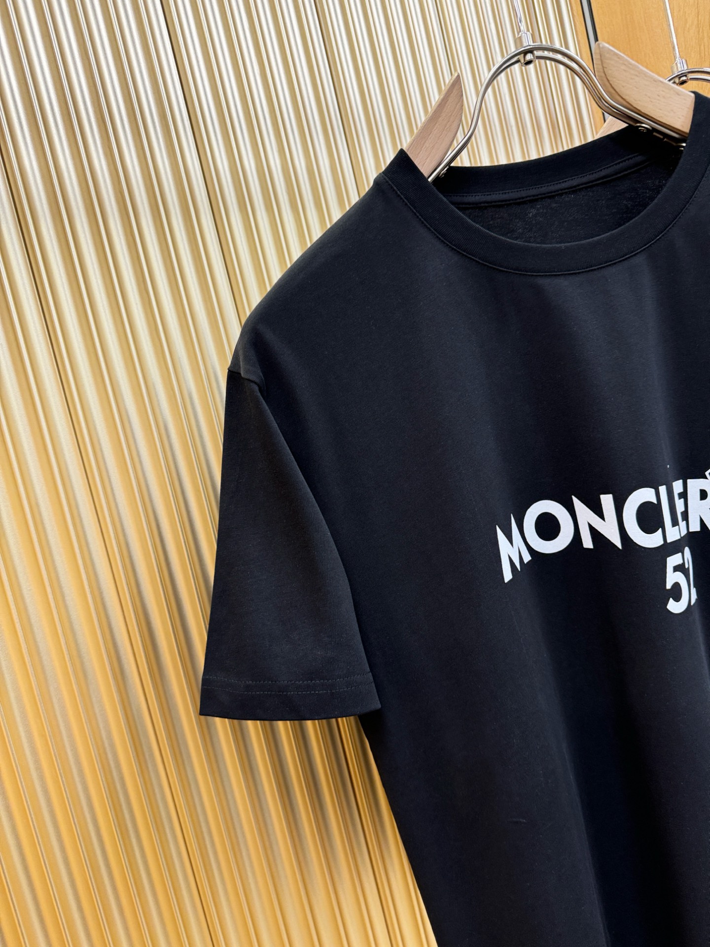 Moncler蒙口 2026新款短袖T恤！走秀图案时尚休闲短袖T恤衫！设计logo设计！极具设计精选客供