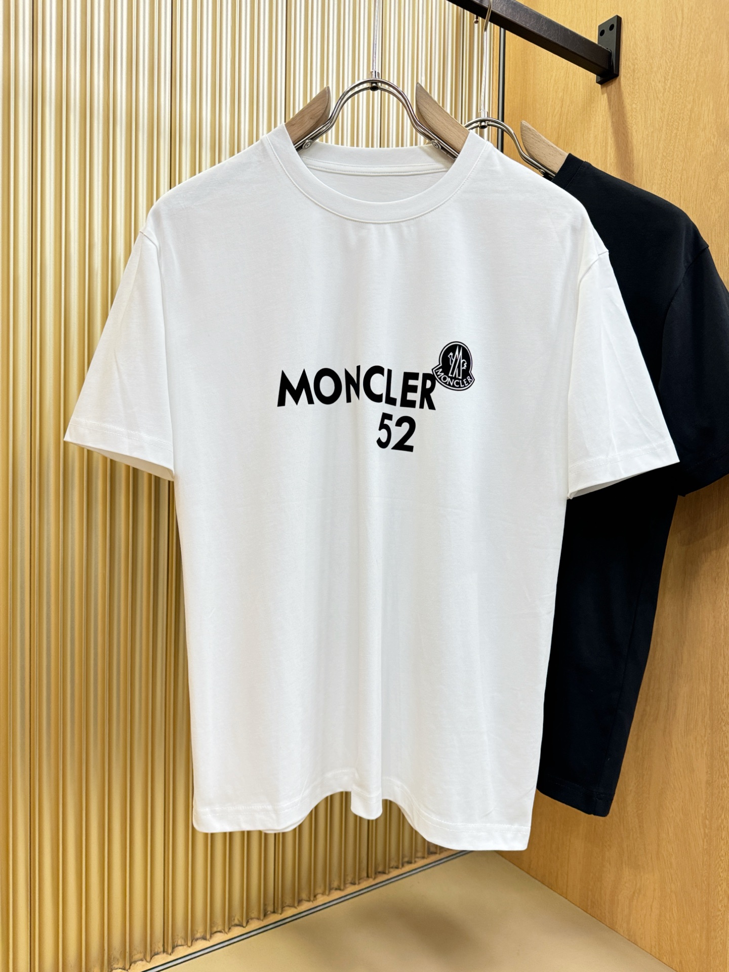 Moncler蒙口 2026新款短袖T恤！走秀图案时尚休闲短袖T恤衫！设计logo设计！极具设计精选客供