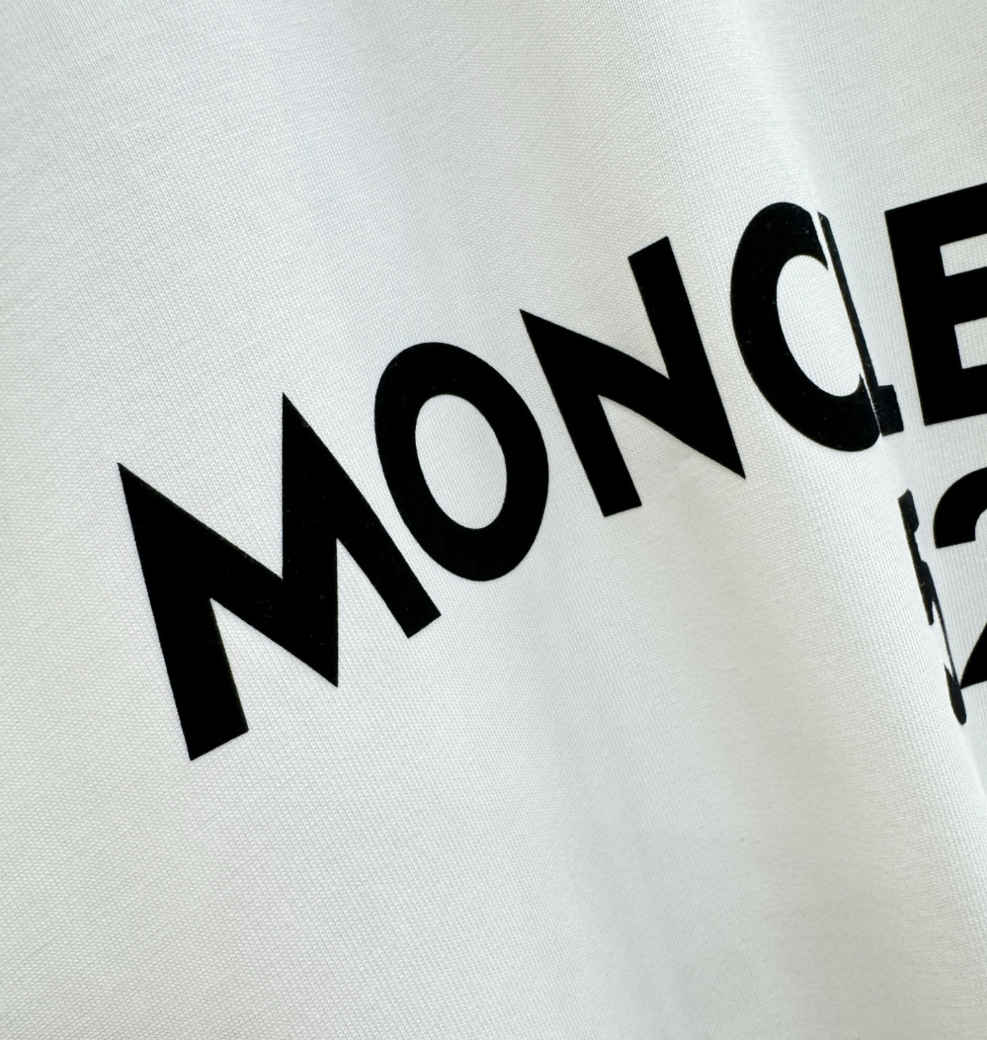 Moncler蒙口 2026新款短袖T恤！走秀图案时尚休闲短袖T恤衫！设计logo设计！极具设计精选客供
