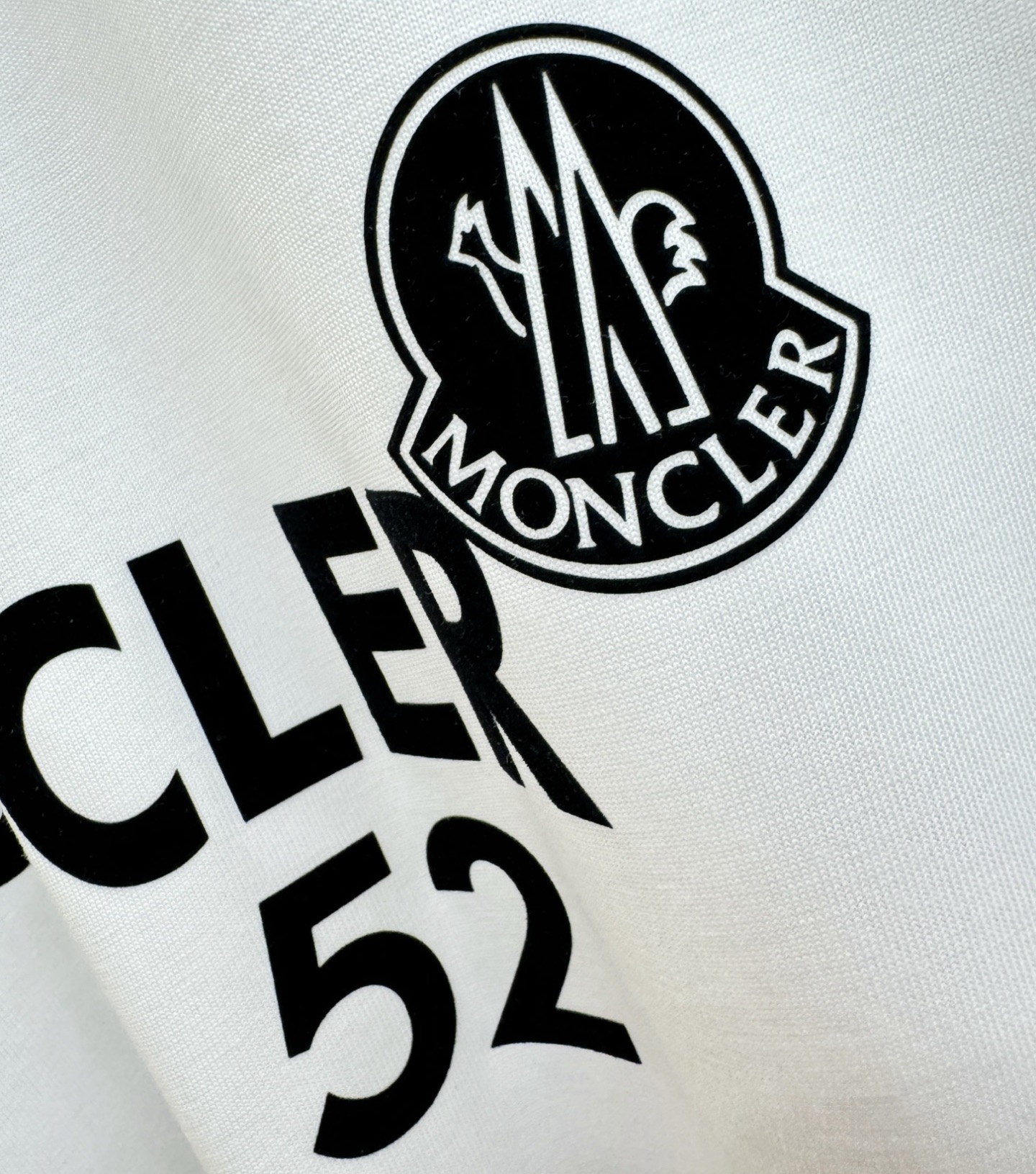 Moncler蒙口 2026新款短袖T恤！走秀图案时尚休闲短袖T恤衫！设计logo设计！极具设计精选客供