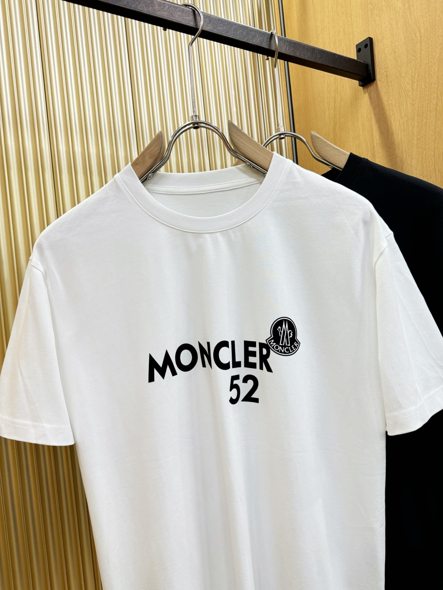 Moncler蒙口 2026新款短袖T恤！走秀图案时尚休闲短袖T恤衫！设计logo设计！极具设计精选客供