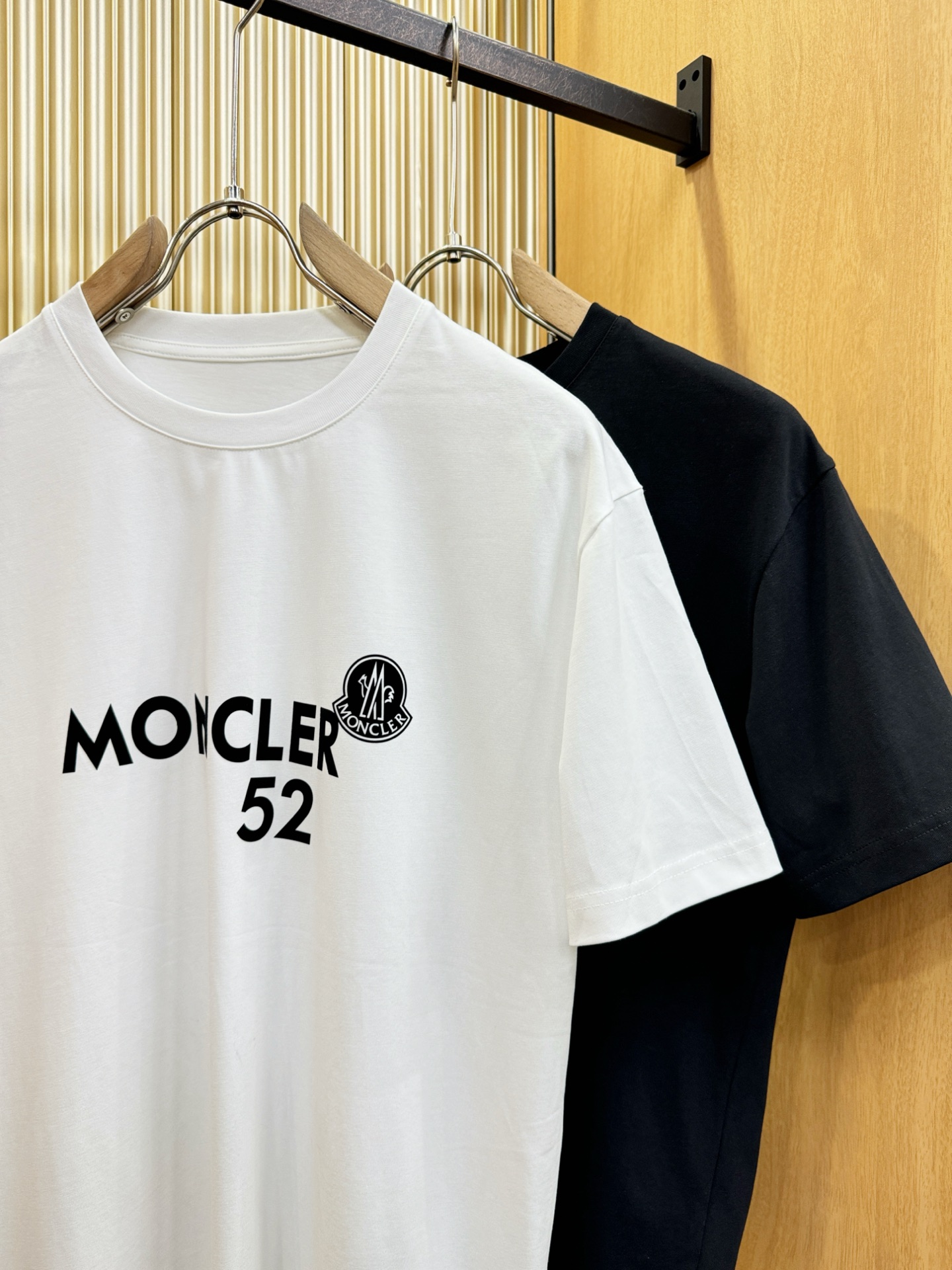 Moncler蒙口 2026新款短袖T恤！走秀图案时尚休闲短袖T恤衫！设计logo设计！极具设计精选客供