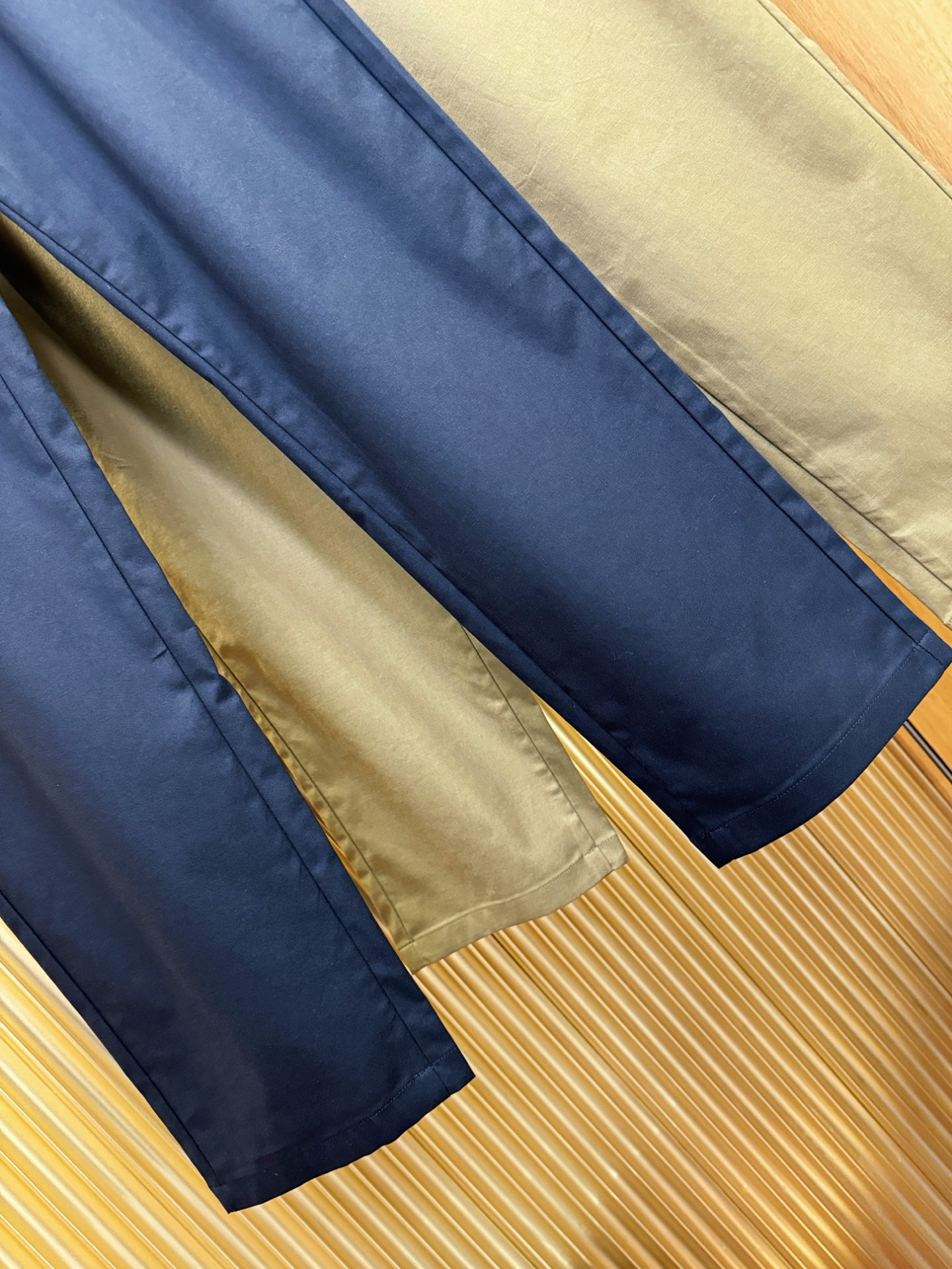 Loro Piana诺悠翩雅 新品休闲裤，选用欧洲进口面料，柔软舒适有质感，原版五金配件，非常炫酷，细节