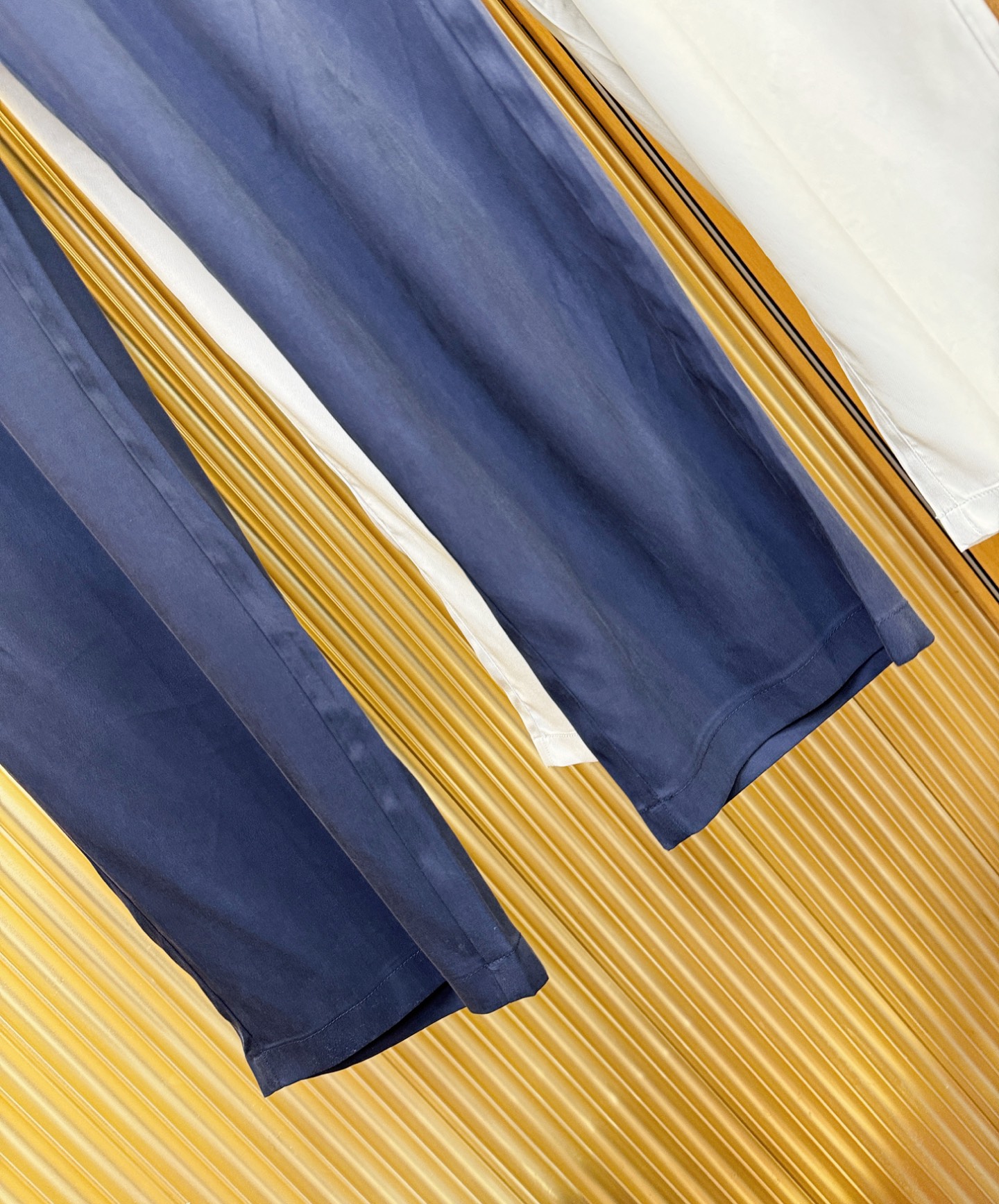 Brioni 布里奥尼 超火爆休闲裤，铜氨丝面料，柔软舒适有质感，原版五金配件，非常炫酷👍细节处理精致，