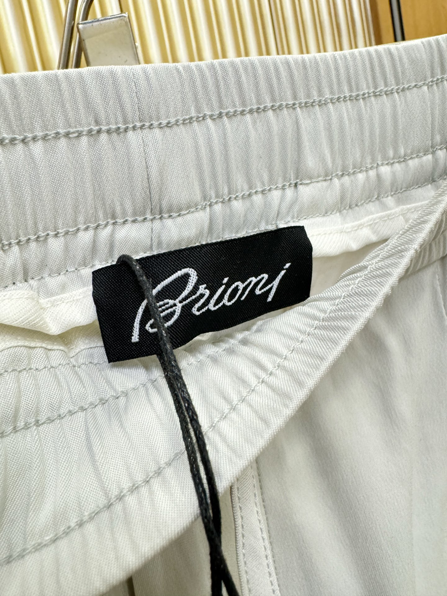 Brioni 布里奥尼 超火爆休闲裤，铜氨丝面料，柔软舒适有质感，原版五金配件，非常炫酷👍细节处理精致，