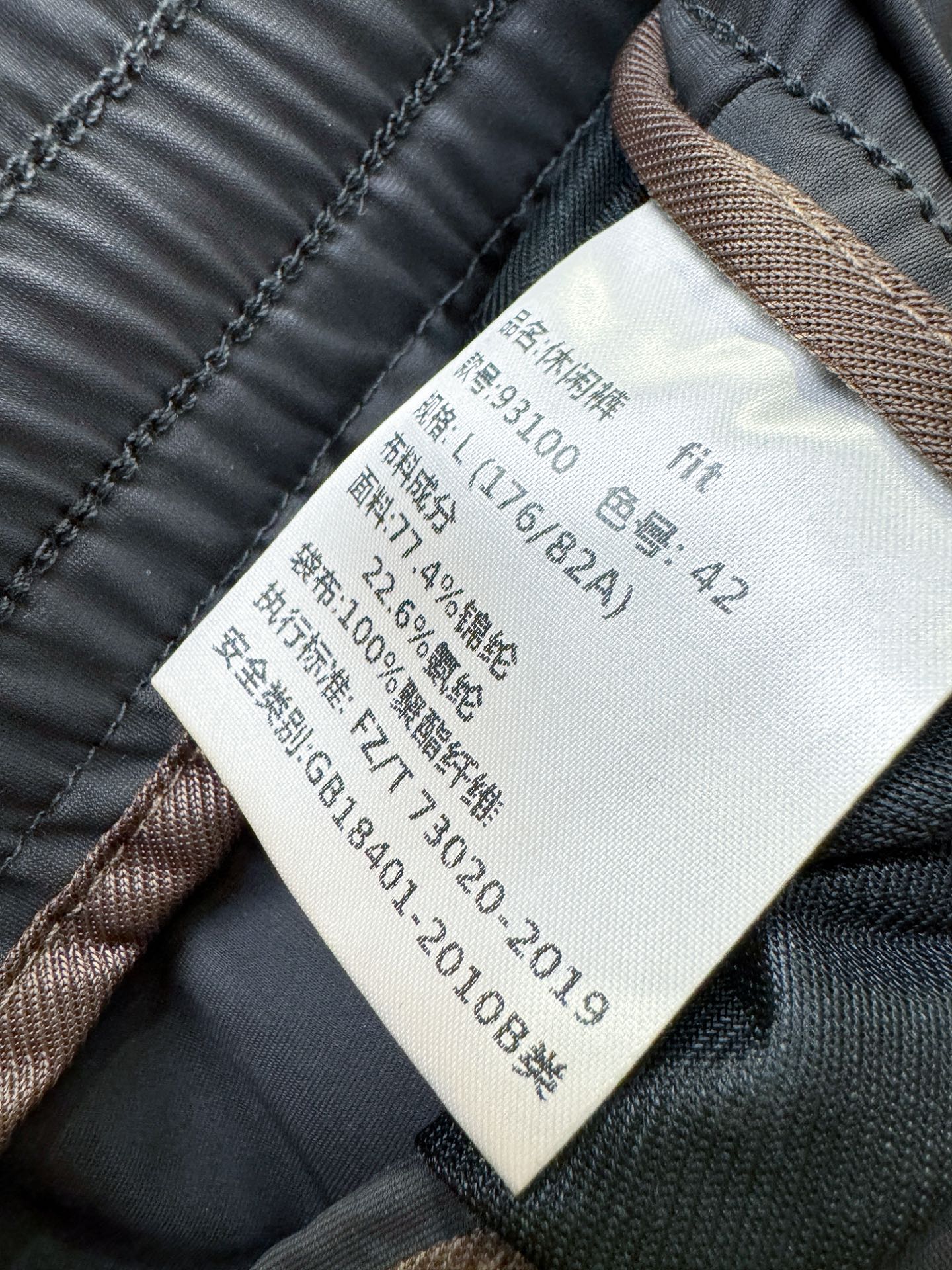 BC布鲁提 新品休闲裤，选用欧洲进口面料，柔软舒适有质感，原版五金配件，非常炫酷，细节处理精致，上身效果