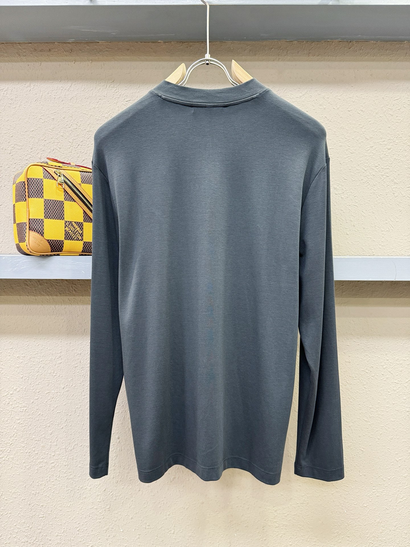LV路易威登 新品 长袖T恤，经典Logo设计，百搭款 官网同步发售 定制面料，柔软细腻 舒适透气，亲肤
