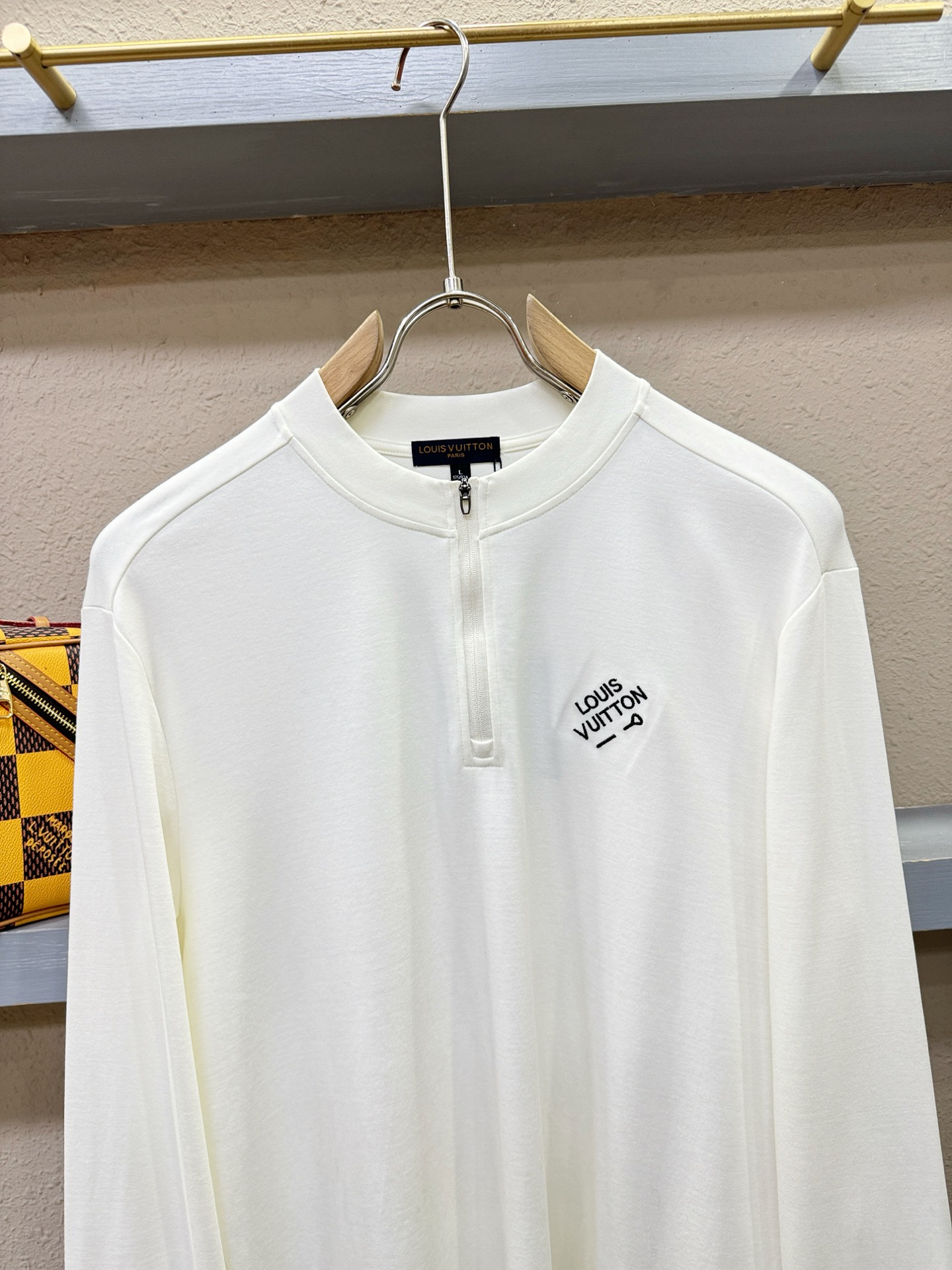LV路易威登 新品 长袖T恤，经典Logo设计，百搭款 官网同步发售 定制面料，柔软细腻 舒适透气，亲肤