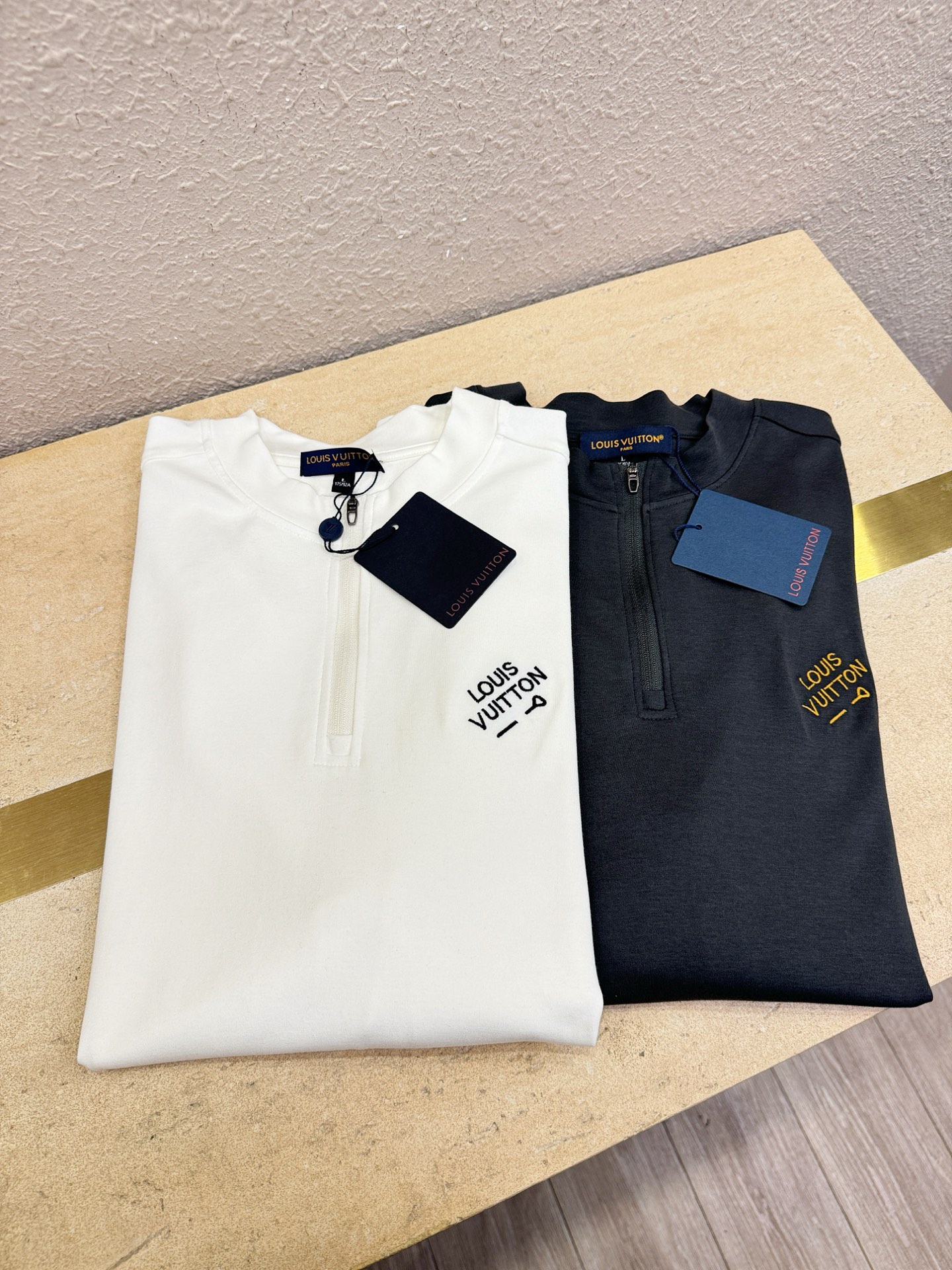 LV路易威登 新品 长袖T恤，经典Logo设计，百搭款 官网同步发售 定制面料，柔软细腻 舒适透气，亲肤