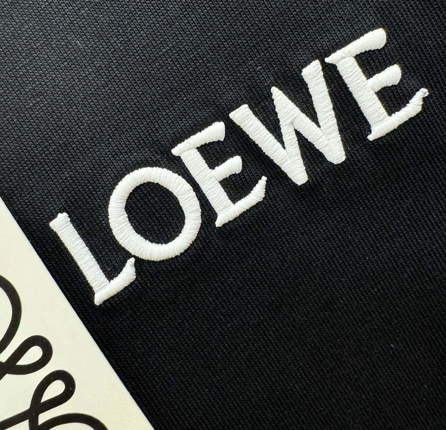 LOEWE罗意威 顶级品质 2026新品短袖！原版定制面料，手感柔软。顶级进口私货，时尚设计潮流短袖，不