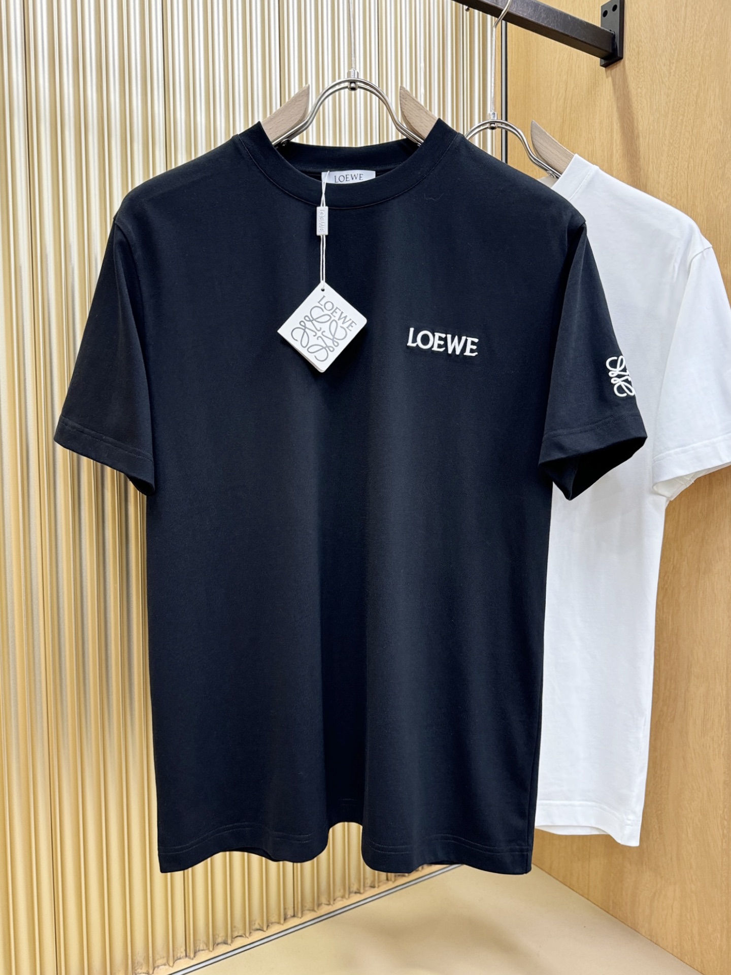 LOEWE罗意威 顶级品质 2026新品短袖！原版定制面料，手感柔软。顶级进口私货，时尚设计潮流短袖，不