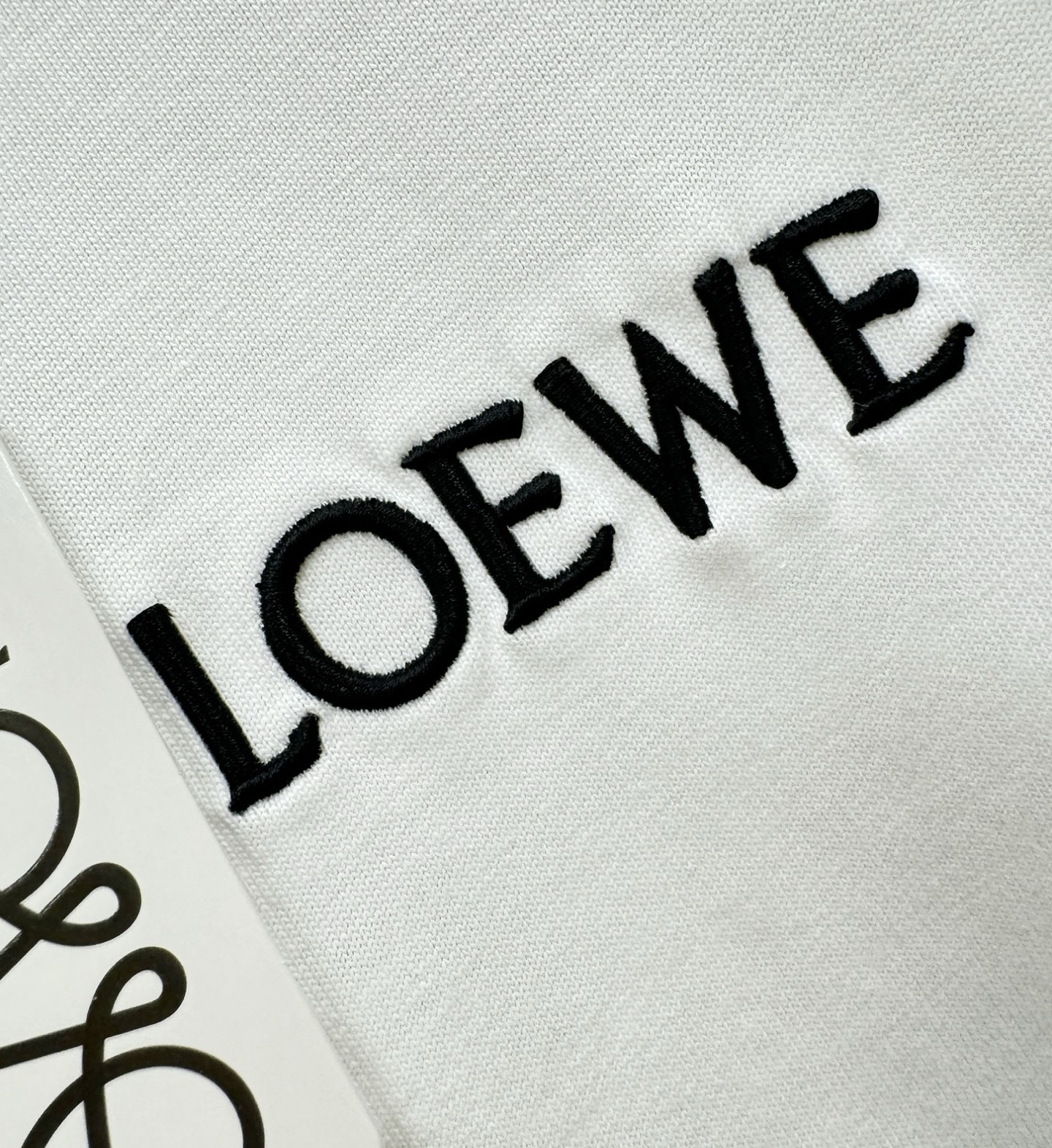 LOEWE罗意威 顶级品质 2026新品短袖！原版定制面料，手感柔软。顶级进口私货，时尚设计潮流短袖，不