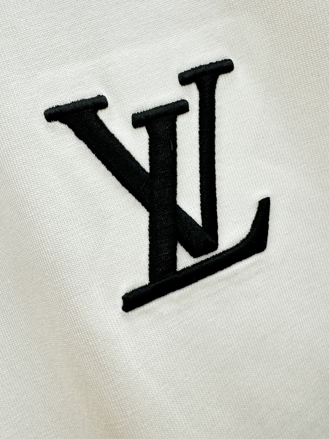 LV路易威登 顶级品质 2026新品短袖！原版定制面料，手感柔软。顶级进口私货，时尚设计潮流短袖，不失奢