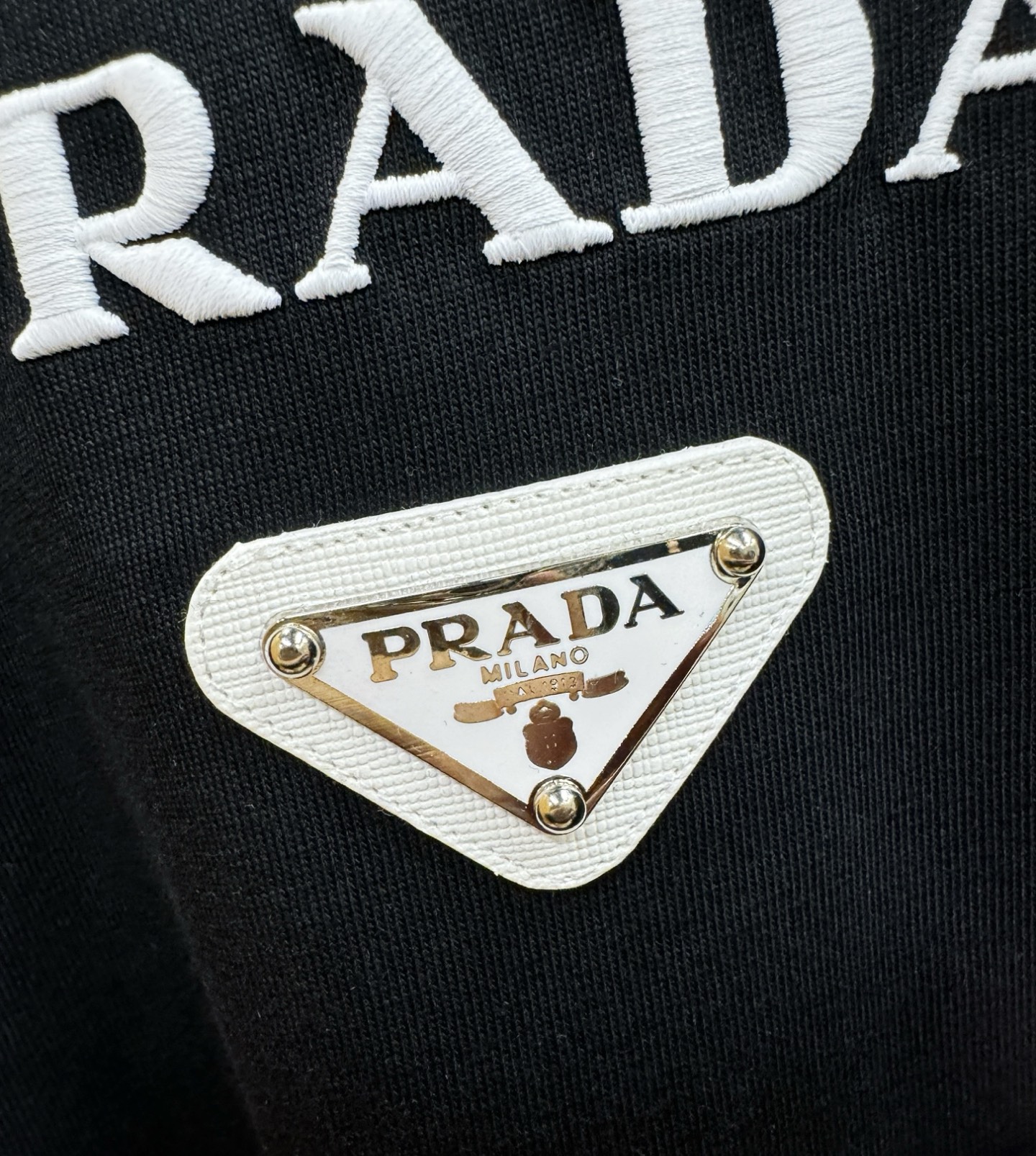 PRADA 普拉达 顶级品质 2026新品短袖！原版定制面料，手感柔软。顶级进口私货，时尚设计潮流短袖，