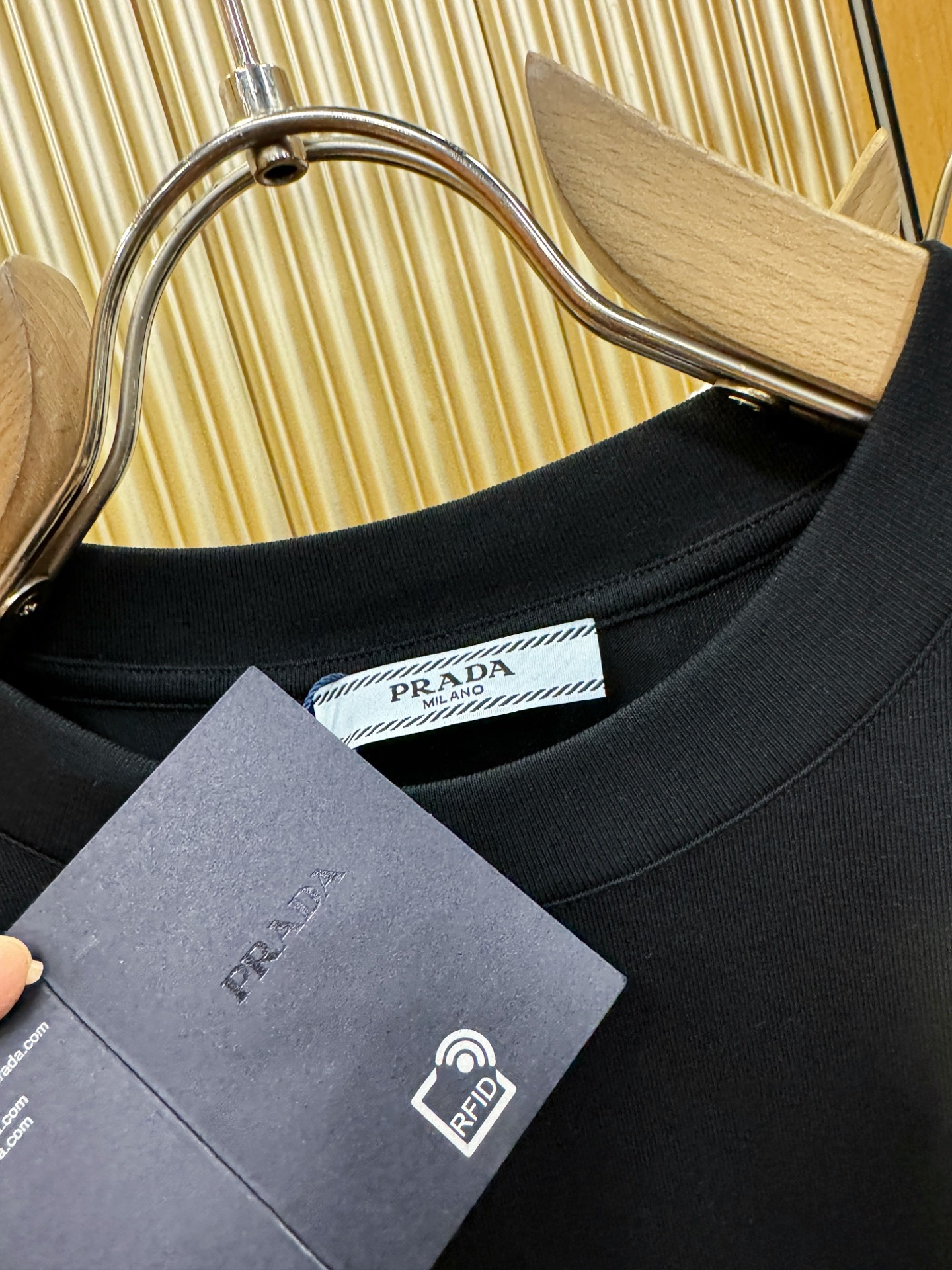 PRADA 普拉达 顶级品质 2026新品短袖！原版定制面料，手感柔软。顶级进口私货，时尚设计潮流短袖，