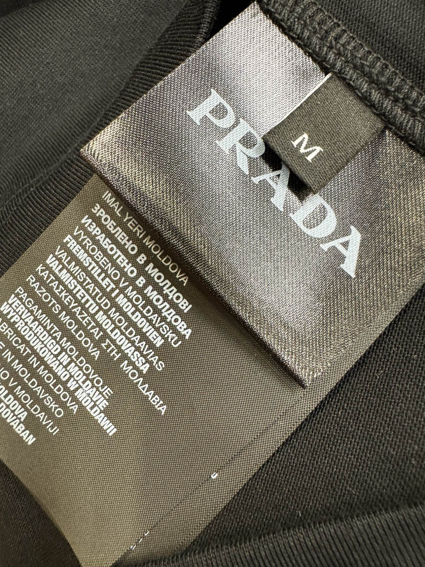PRADA 普拉达 顶级品质 2026新品短袖！原版定制面料，手感柔软。顶级进口私货，时尚设计潮流短袖，