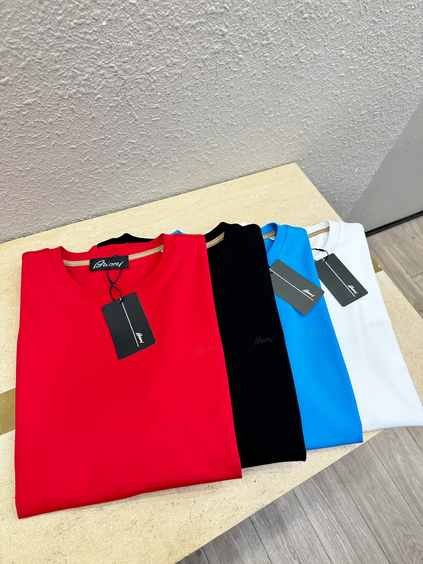 Brioni 布里奥尼 顶级品质 2026新品短袖！原版定制面料，手感柔软。顶级进口私货，时尚设计潮流短