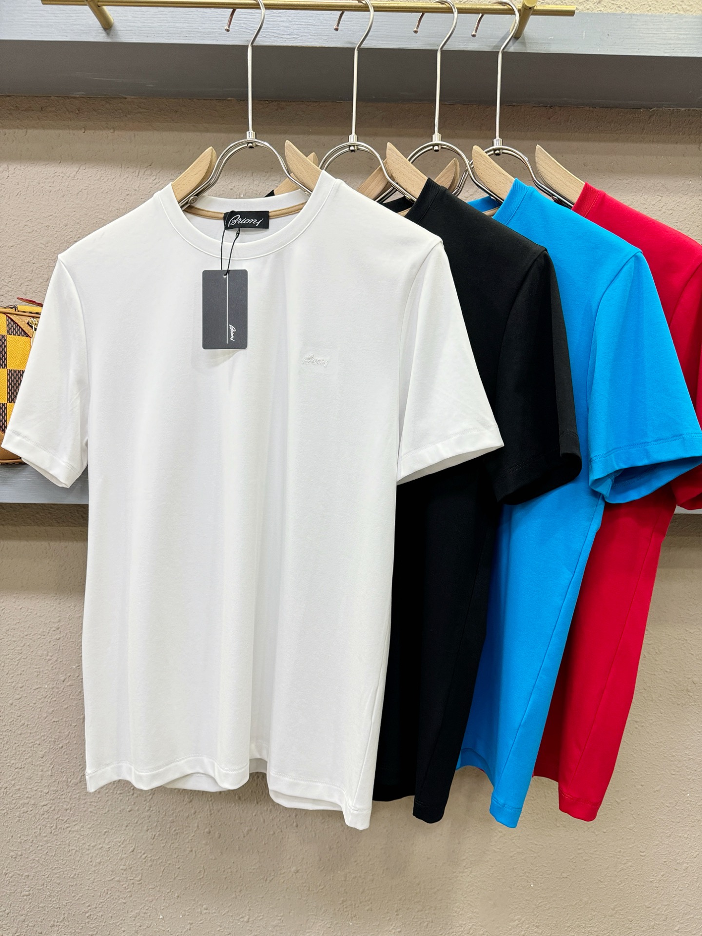 Brioni 布里奥尼 顶级品质 2026新品短袖！原版定制面料，手感柔软。顶级进口私货，时尚设计潮流短