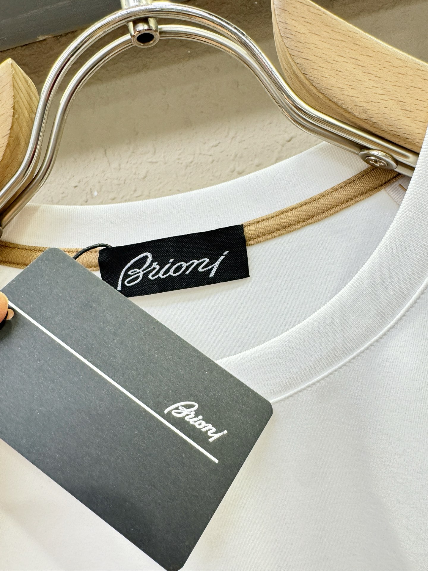 Brioni 布里奥尼 顶级品质 2026新品短袖！原版定制面料，手感柔软。顶级进口私货，时尚设计潮流短