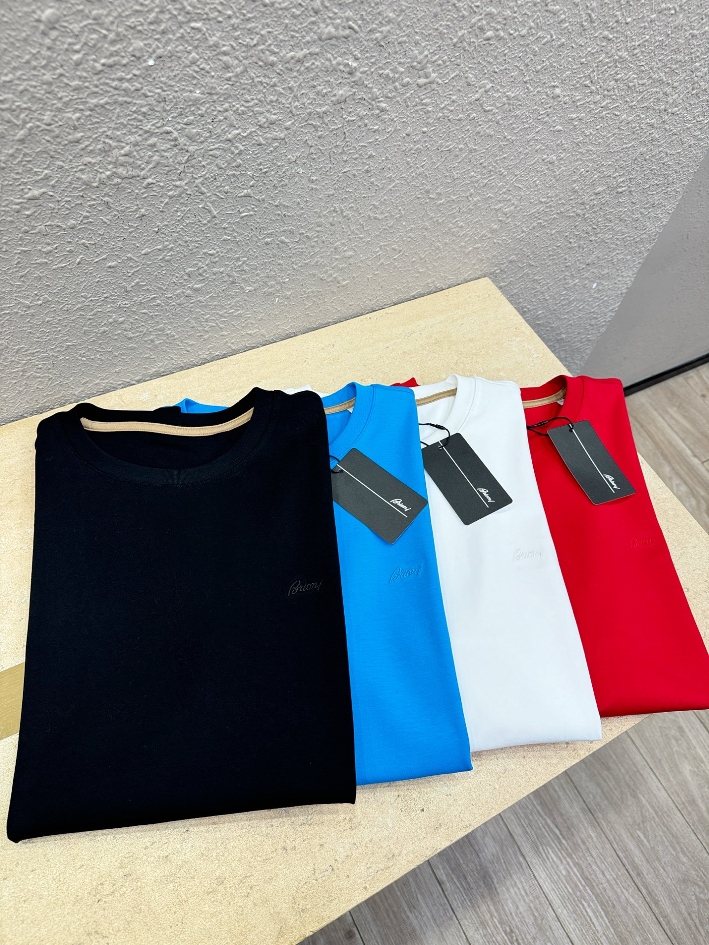 Brioni 布里奥尼 顶级品质 2026新品短袖！原版定制面料，手感柔软。顶级进口私货，时尚设计潮流短