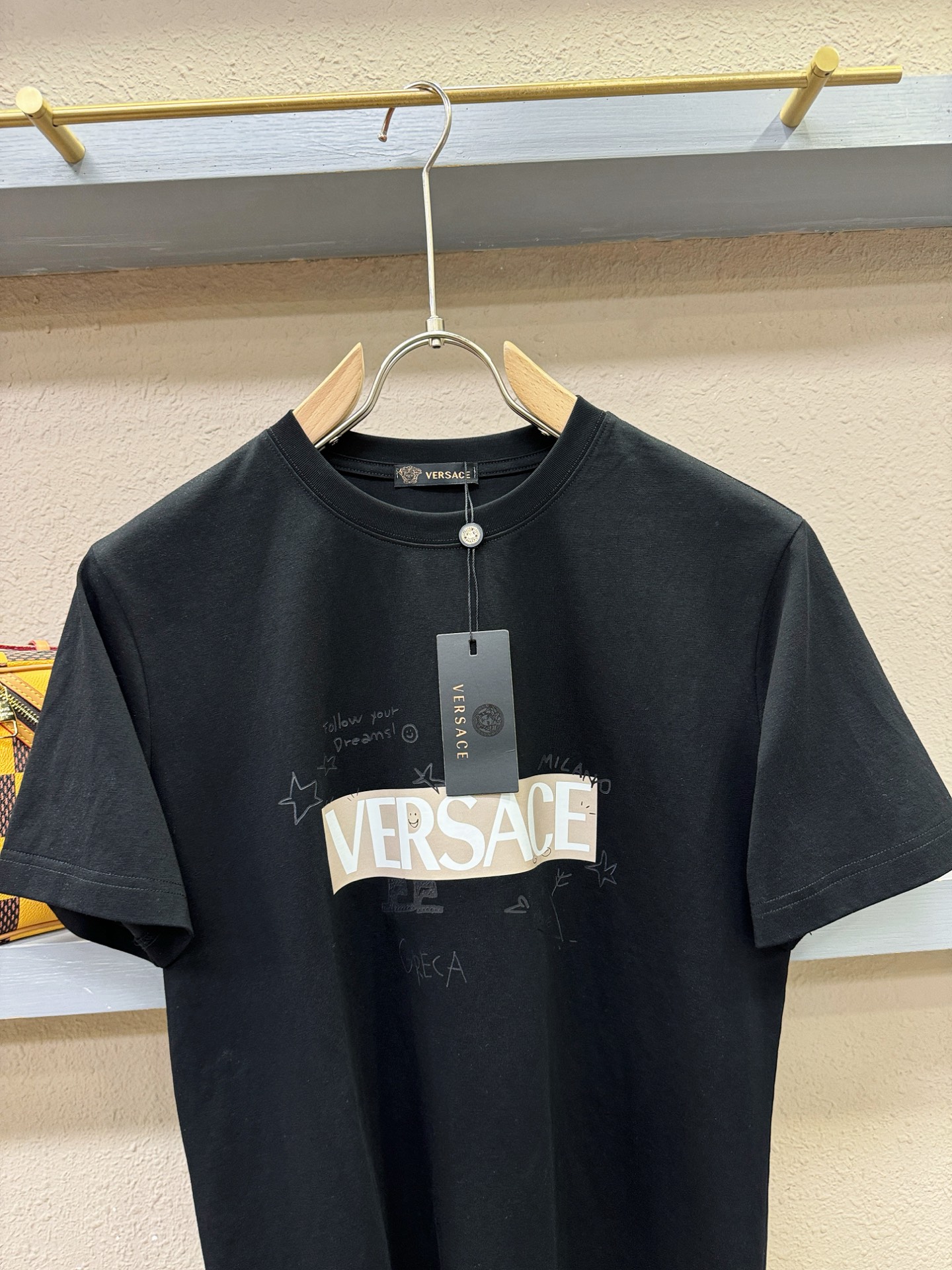 Versace 范思哲 顶级品质 2026新品短袖！原版定制面料，手感柔软。顶级进口私货，时尚设计潮流短