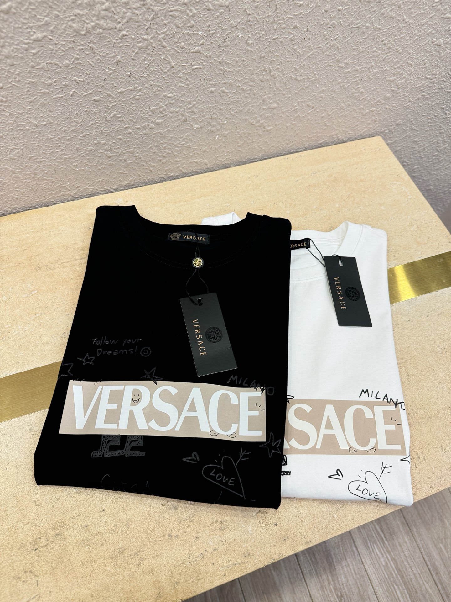 Versace 范思哲 顶级品质 2026新品短袖！原版定制面料，手感柔软。顶级进口私货，时尚设计潮流短