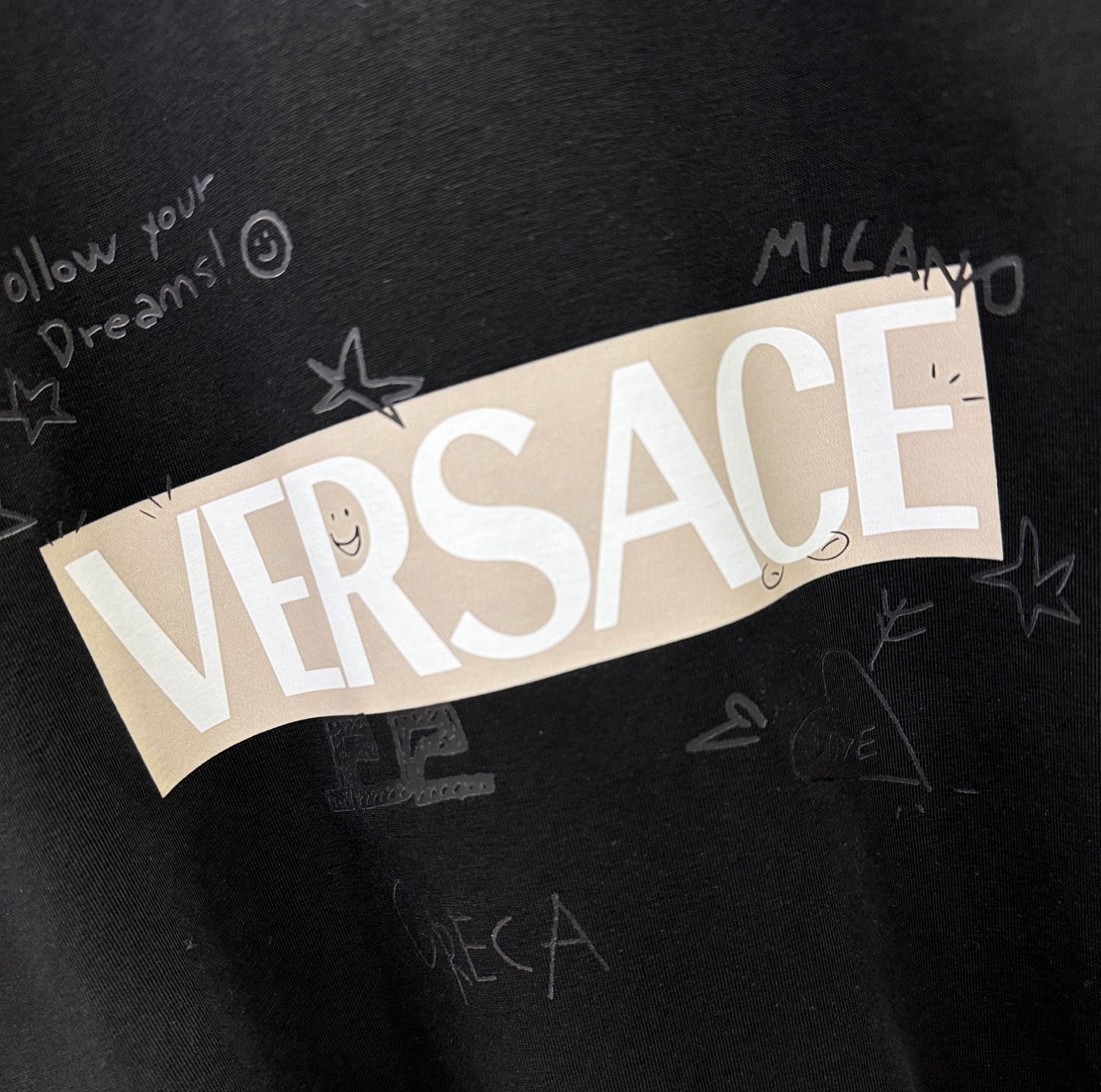 Versace 范思哲 顶级品质 2026新品短袖！原版定制面料，手感柔软。顶级进口私货，时尚设计潮流短