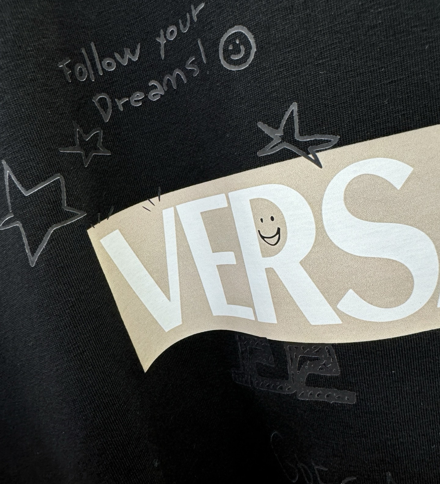 Versace 范思哲 顶级品质 2026新品短袖！原版定制面料，手感柔软。顶级进口私货，时尚设计潮流短