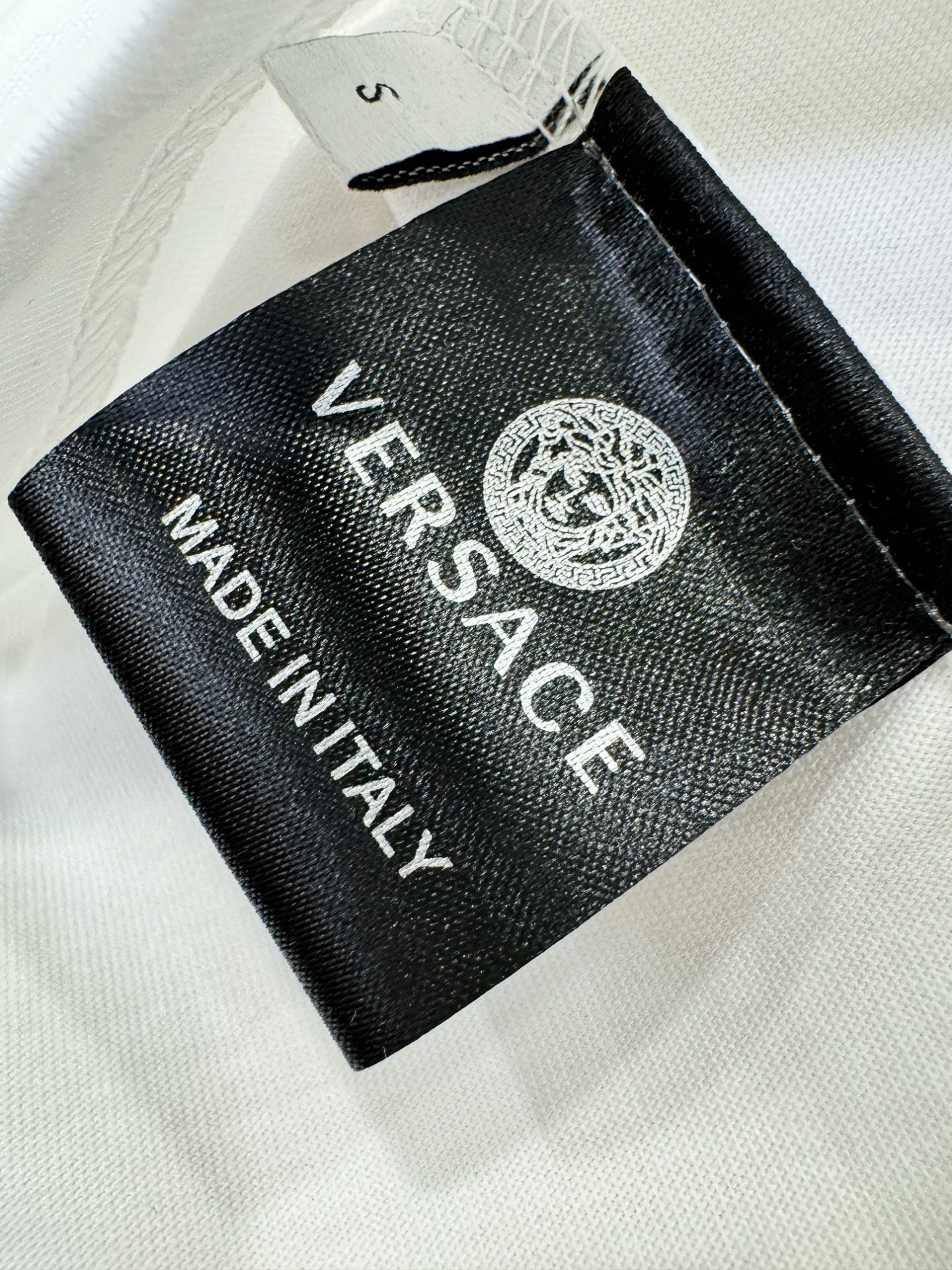 Versace 范思哲 顶级品质 2026新品短袖！原版定制面料，手感柔软。顶级进口私货，时尚设计潮流短