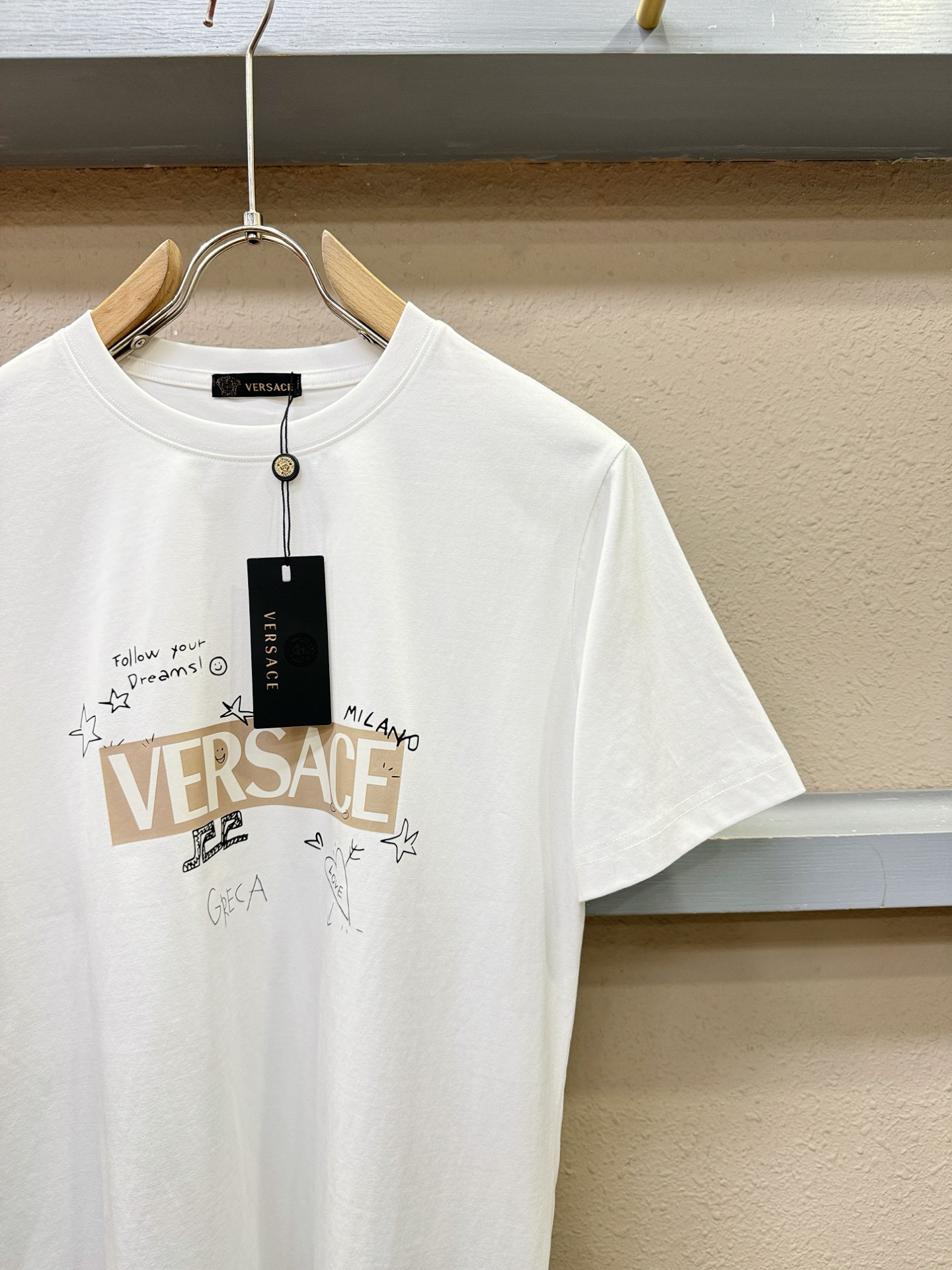 Versace 范思哲 顶级品质 2026新品短袖！原版定制面料，手感柔软。顶级进口私货，时尚设计潮流短