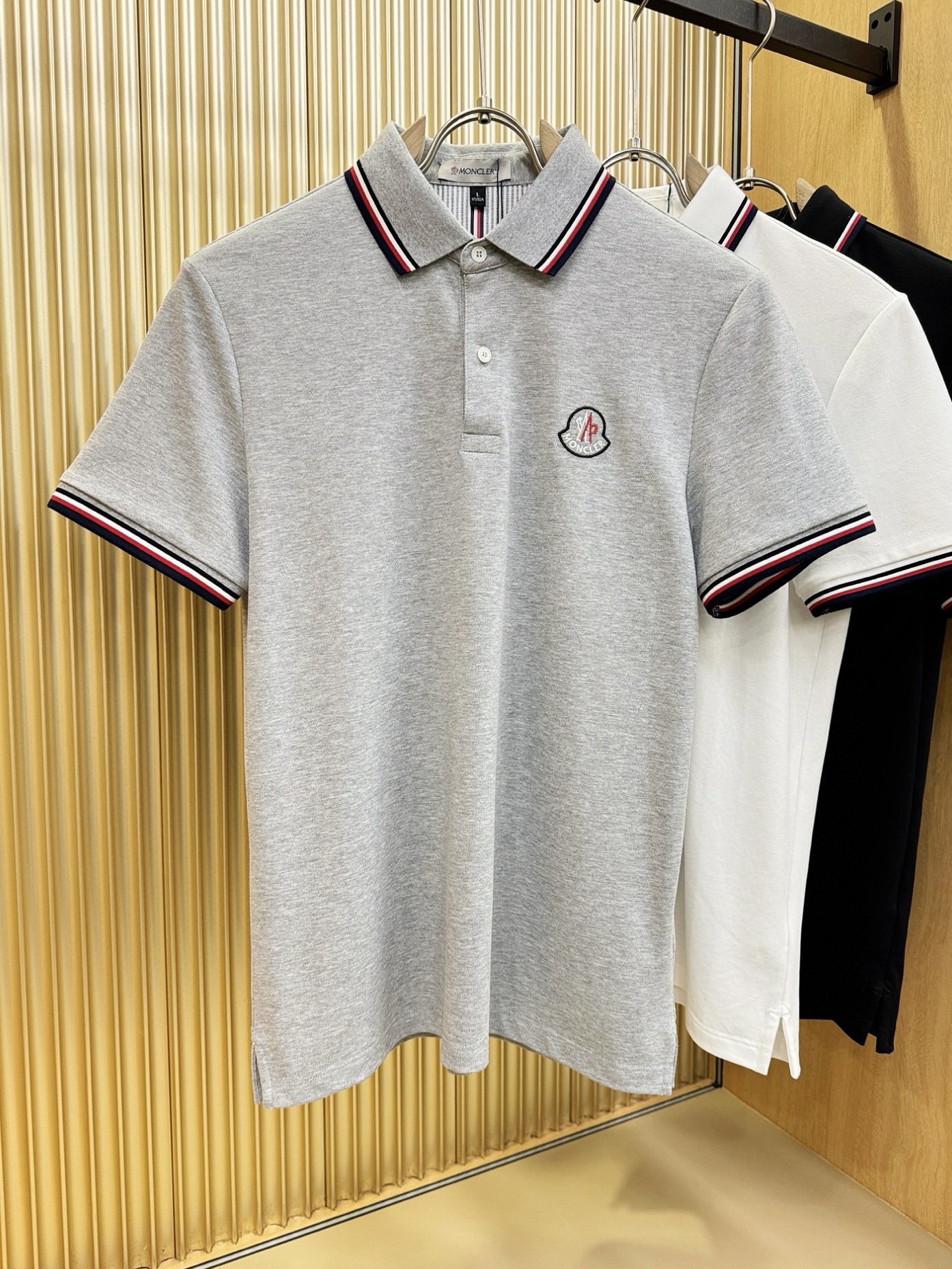 Moncler蒙口 2026官方春夏新款 专柜同步上市 男士翻领短袖POLO衫，高端主线系列，进口丝光珠
