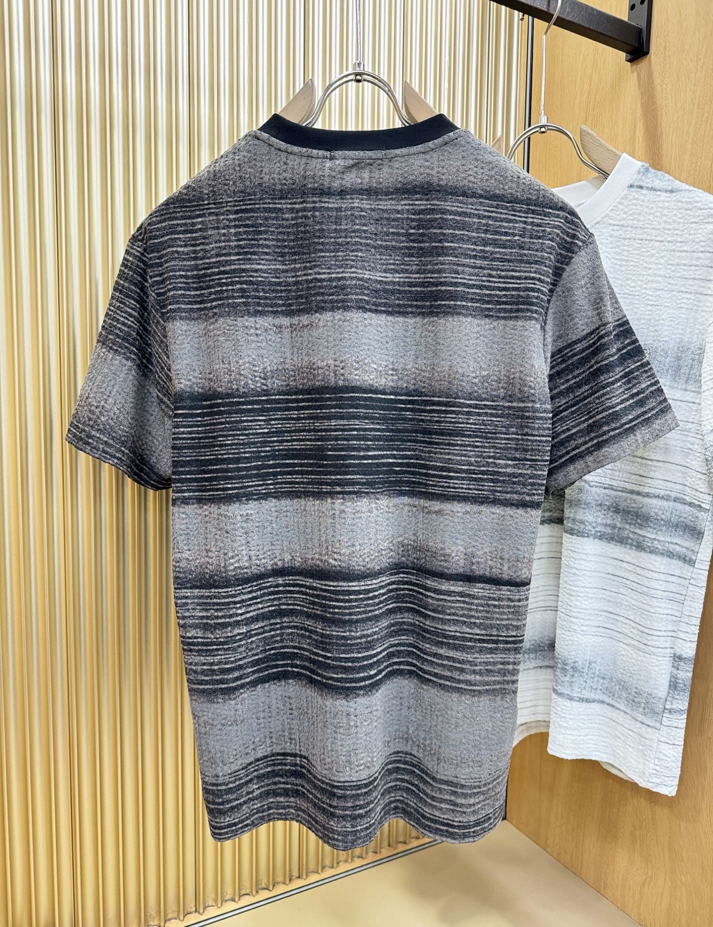 BURBERRY巴宝莉 顶级品质 2026新品短袖！原版定制面料，手感柔软。顶级进口私货，时尚设计潮流短