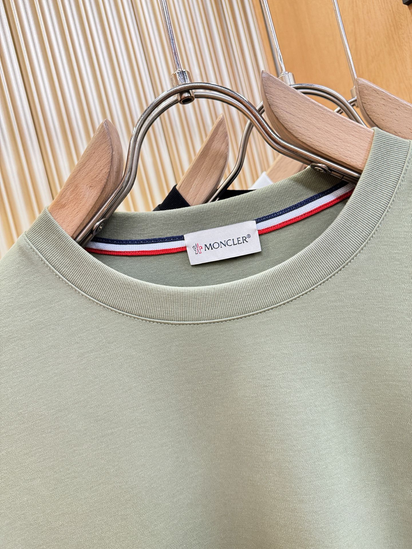 Moncler蒙口 顶级品质 2026新品短袖！原版定制面料，手感柔软。顶级进口私货，时尚设计潮流短袖，