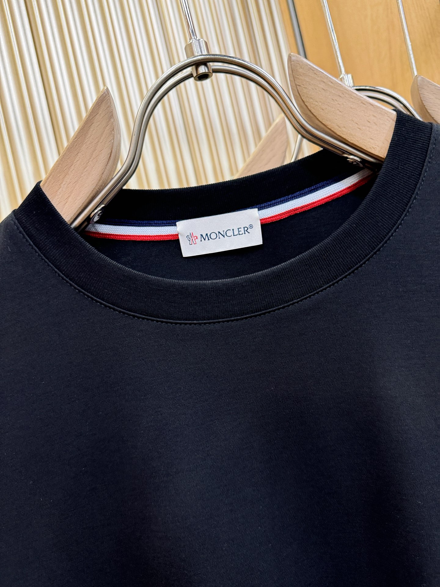 Moncler蒙口 顶级品质 2026新品短袖！原版定制面料，手感柔软。顶级进口私货，时尚设计潮流短袖，