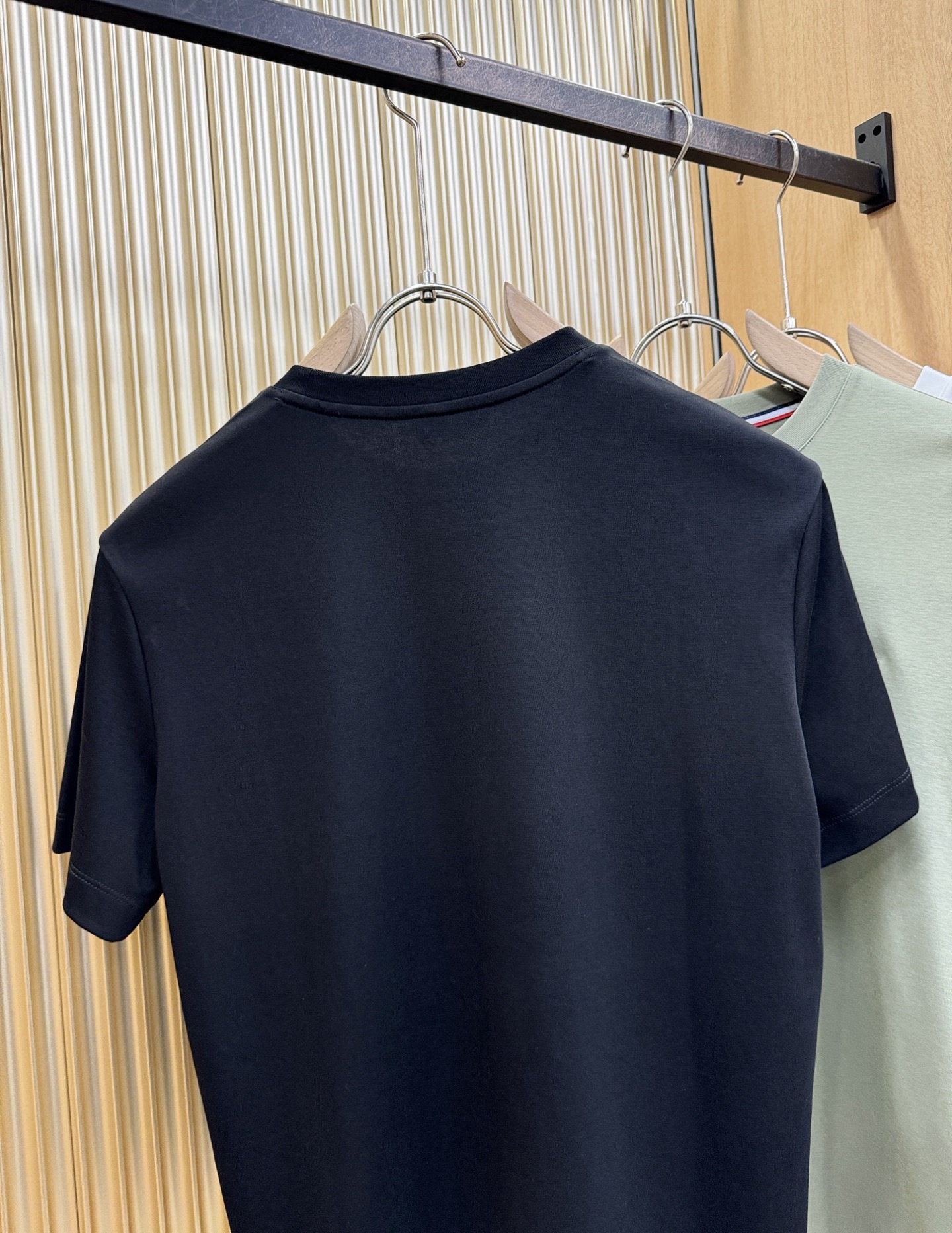 Moncler蒙口 顶级品质 2026新品短袖！原版定制面料，手感柔软。顶级进口私货，时尚设计潮流短袖，