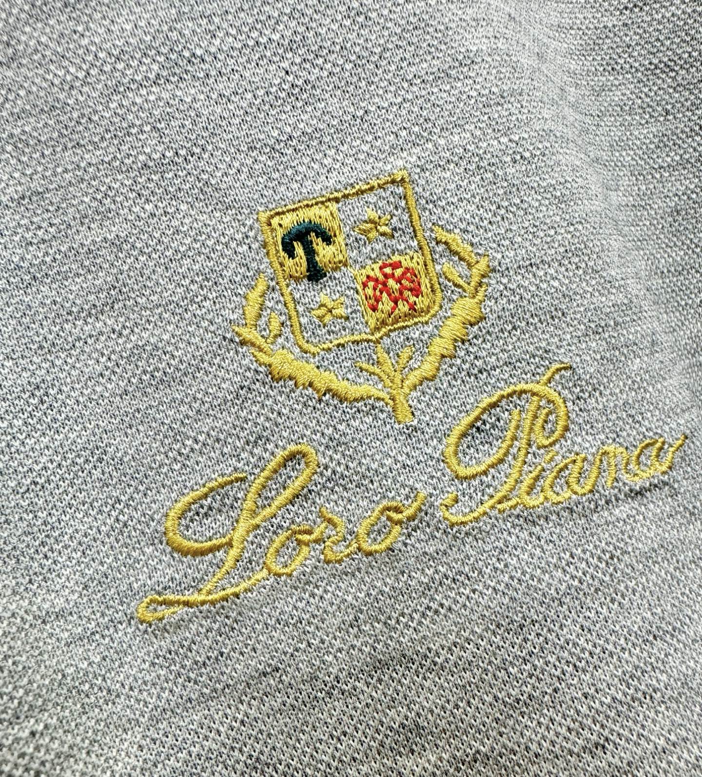Loro Piana诺悠翩雅 2026春夏新款首发专柜最新款翻领短袖，珠地丝光棉面料，高端订制 设计前卫
