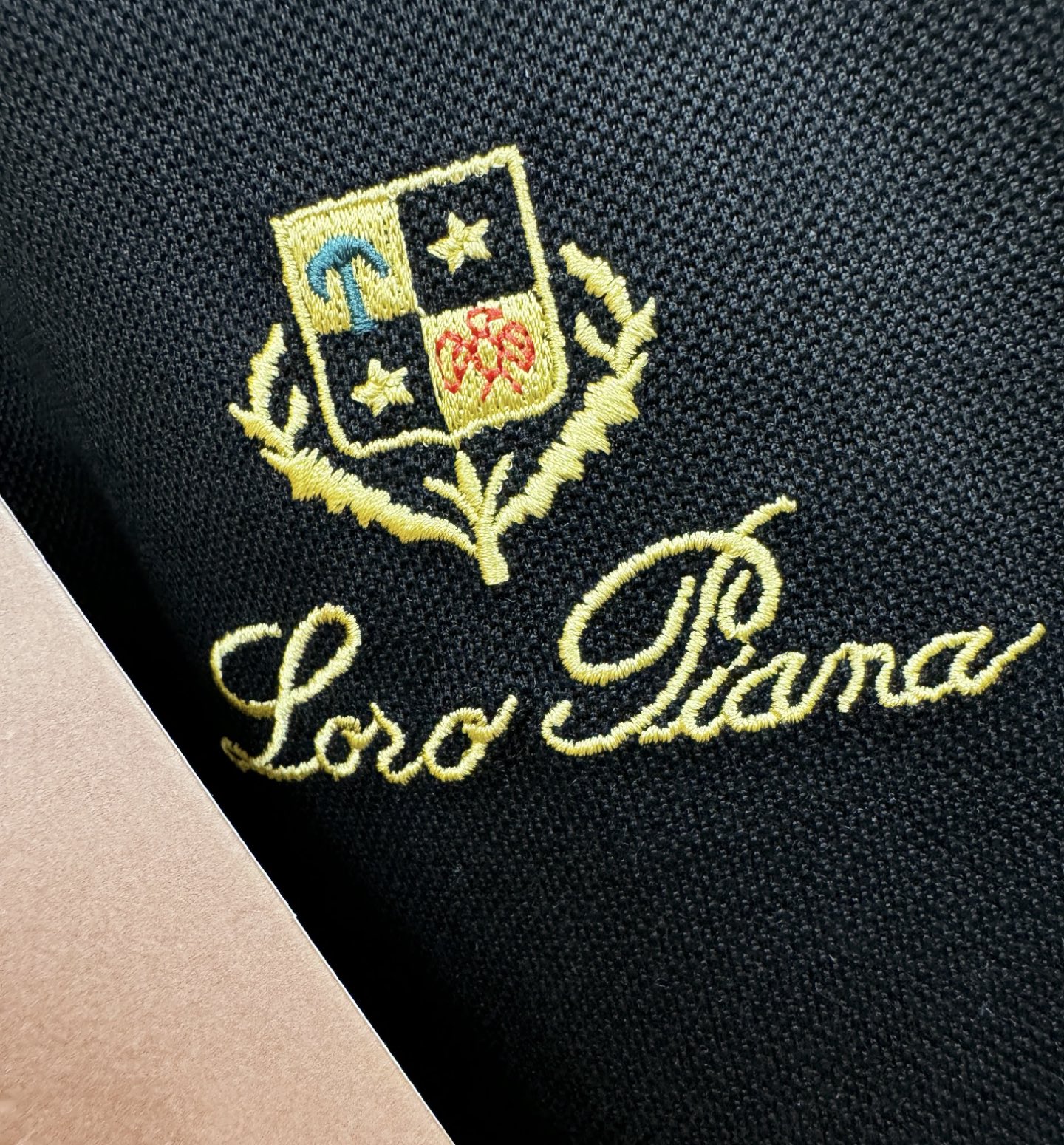 Loro Piana诺悠翩雅 2026春夏新款首发专柜最新款翻领短袖，珠地丝光棉面料，高端订制 设计前卫
