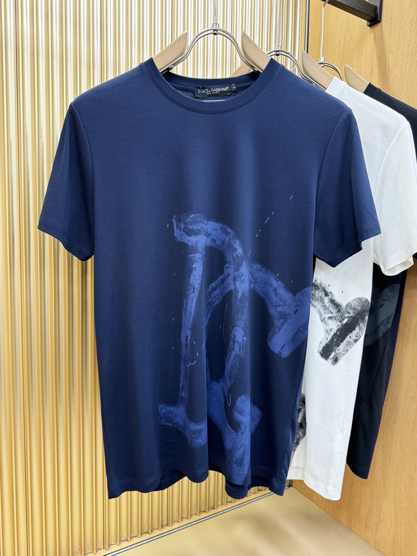 DG顶级品质 2026新品短袖！原版定制面料，手感柔软。顶级进口私货，时尚设计潮流短袖，不失奢华 品质毋