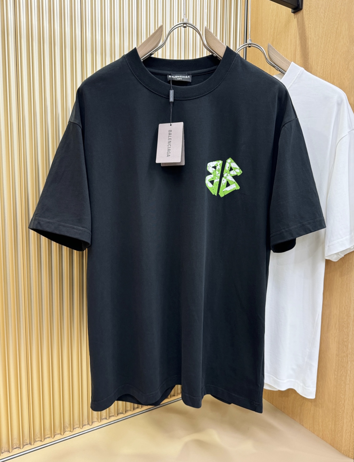 Balenciaga巴黎世家 2026新款短袖T恤！走秀图案时尚休闲短袖T恤衫！设计logo设计！极具设