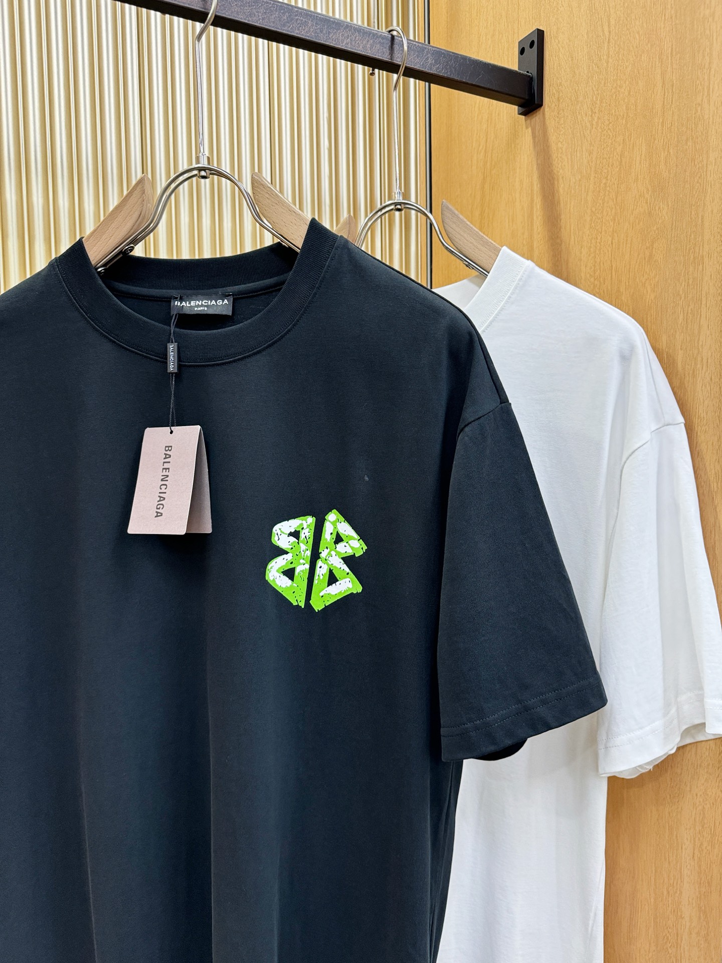 Balenciaga巴黎世家 2026新款短袖T恤！走秀图案时尚休闲短袖T恤衫！设计logo设计！极具设