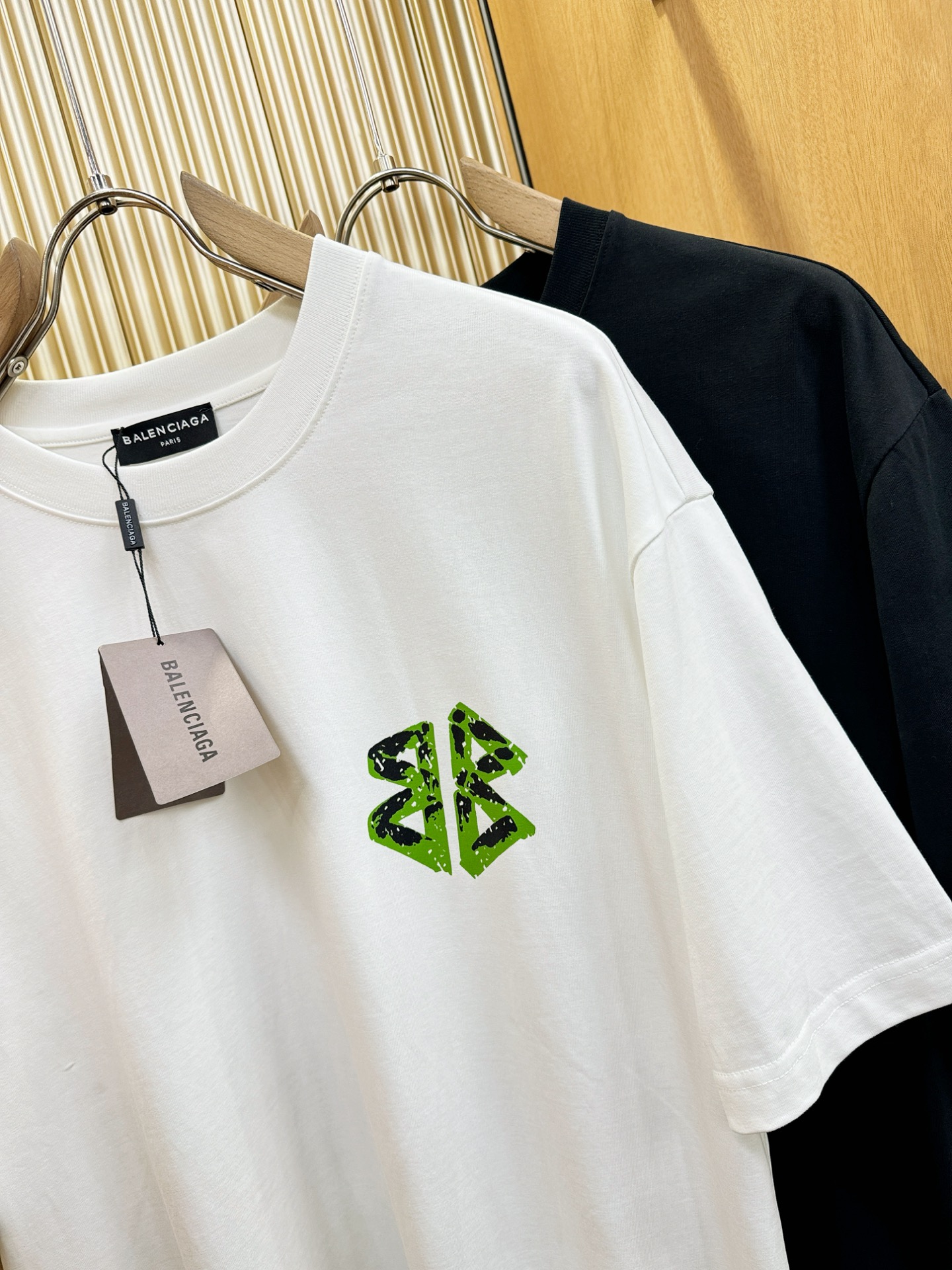 Balenciaga巴黎世家 2026新款短袖T恤！走秀图案时尚休闲短袖T恤衫！设计logo设计！极具设