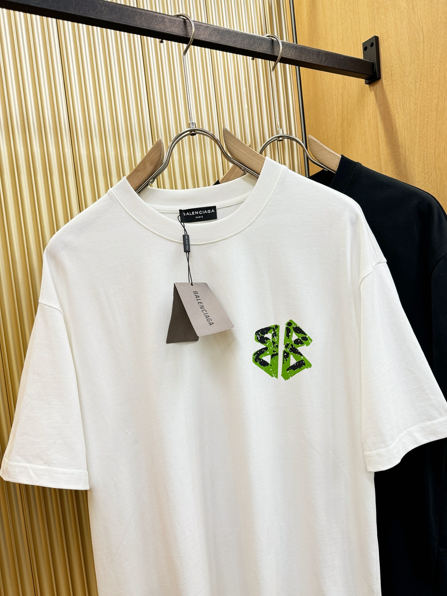 Balenciaga巴黎世家 2026新款短袖T恤！走秀图案时尚休闲短袖T恤衫！设计logo设计！极具设